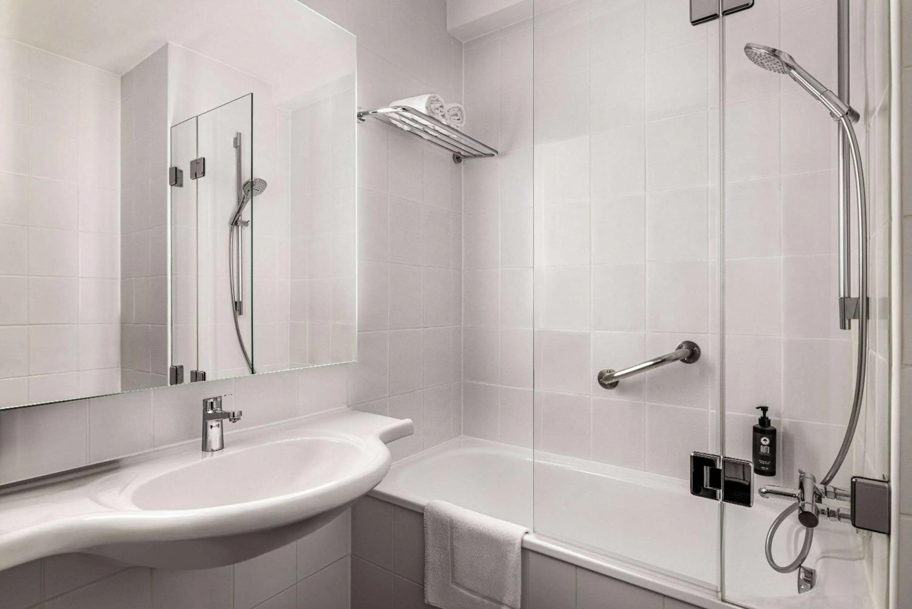 Bathroom in Vienna House Easy by Wyndham Cracow