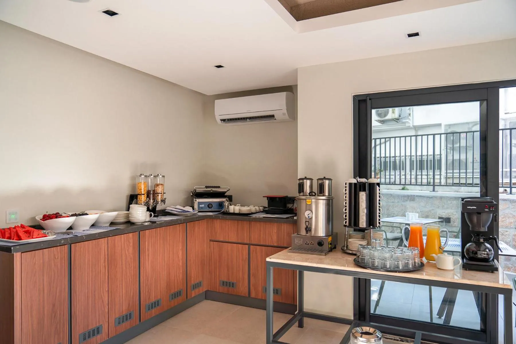 Kitchen or kitchenette in SeaTown Hotel