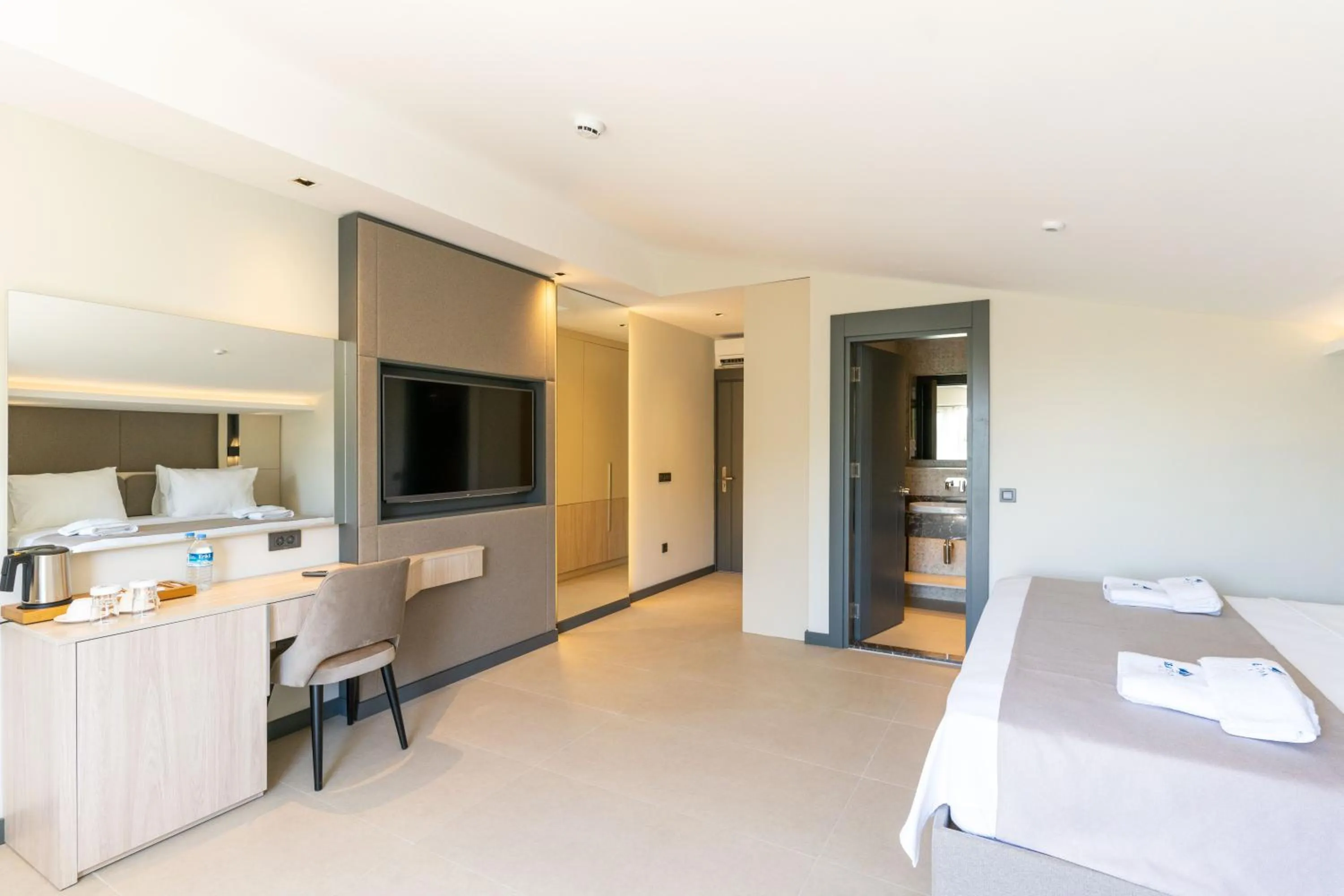 TV and multimedia in SeaTown Hotel