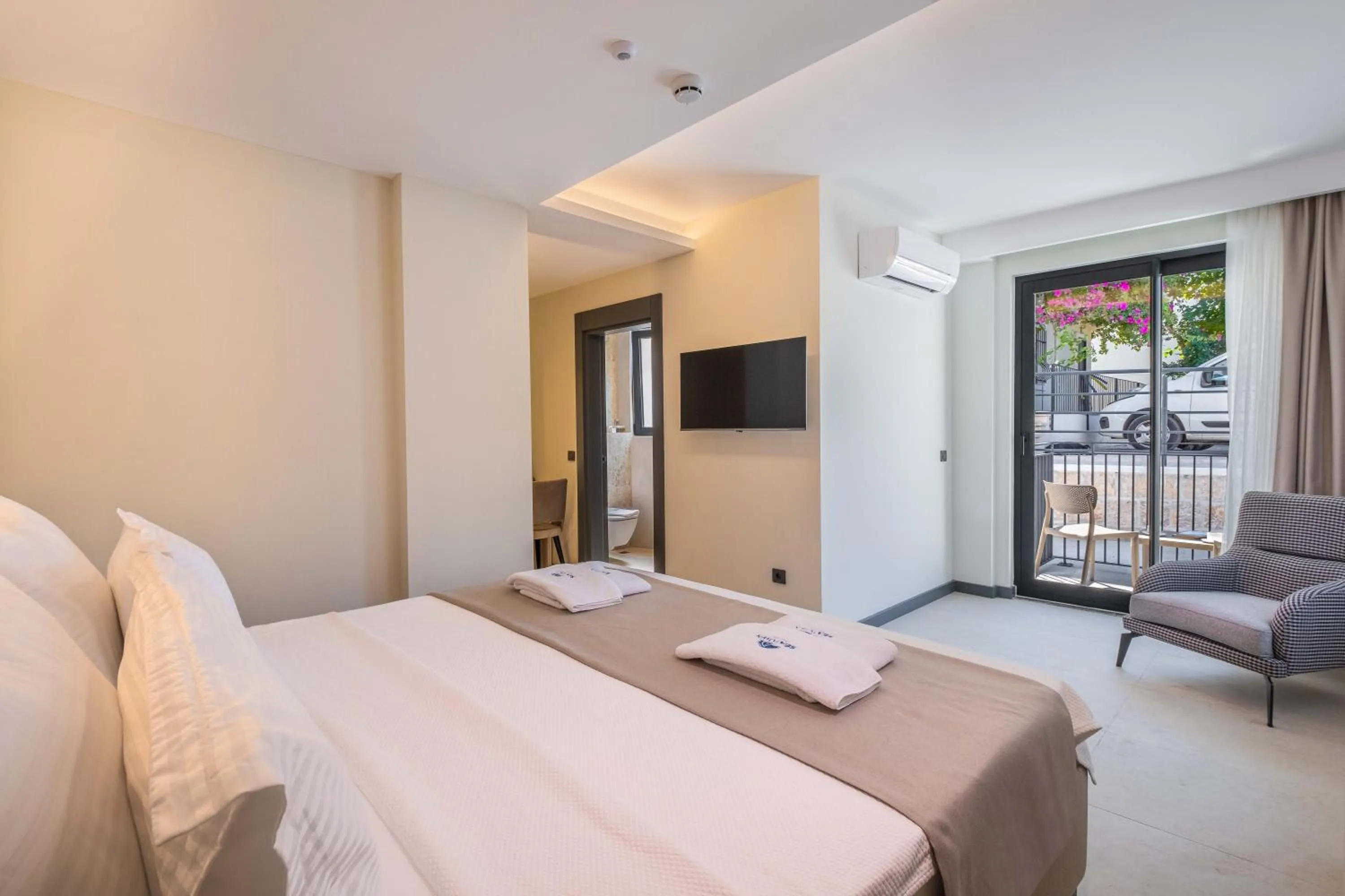 Photo of the whole room in SeaTown Hotel