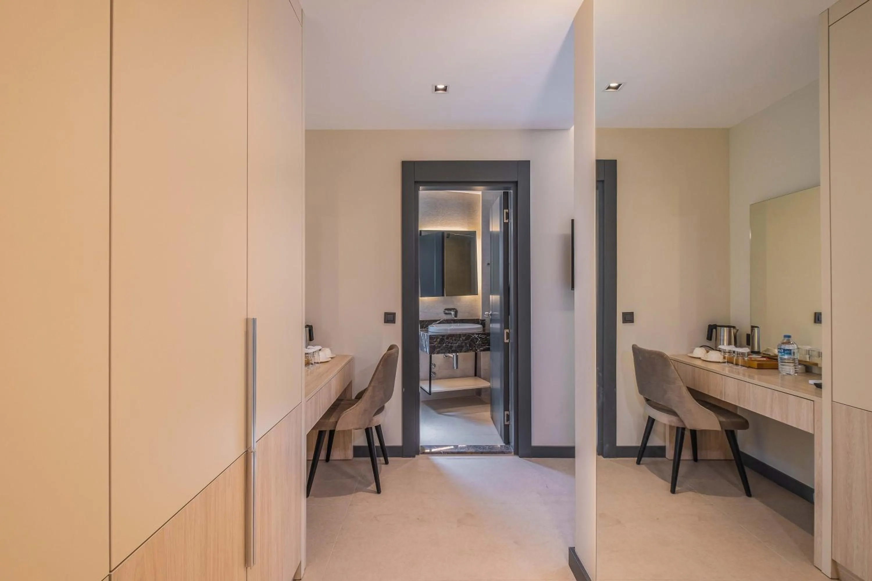 Coffee/tea facilities in SeaTown Hotel