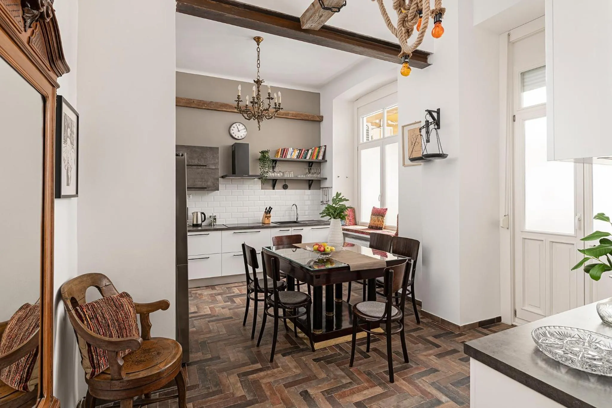 Dining area in BonBon Style Apartman Budapest