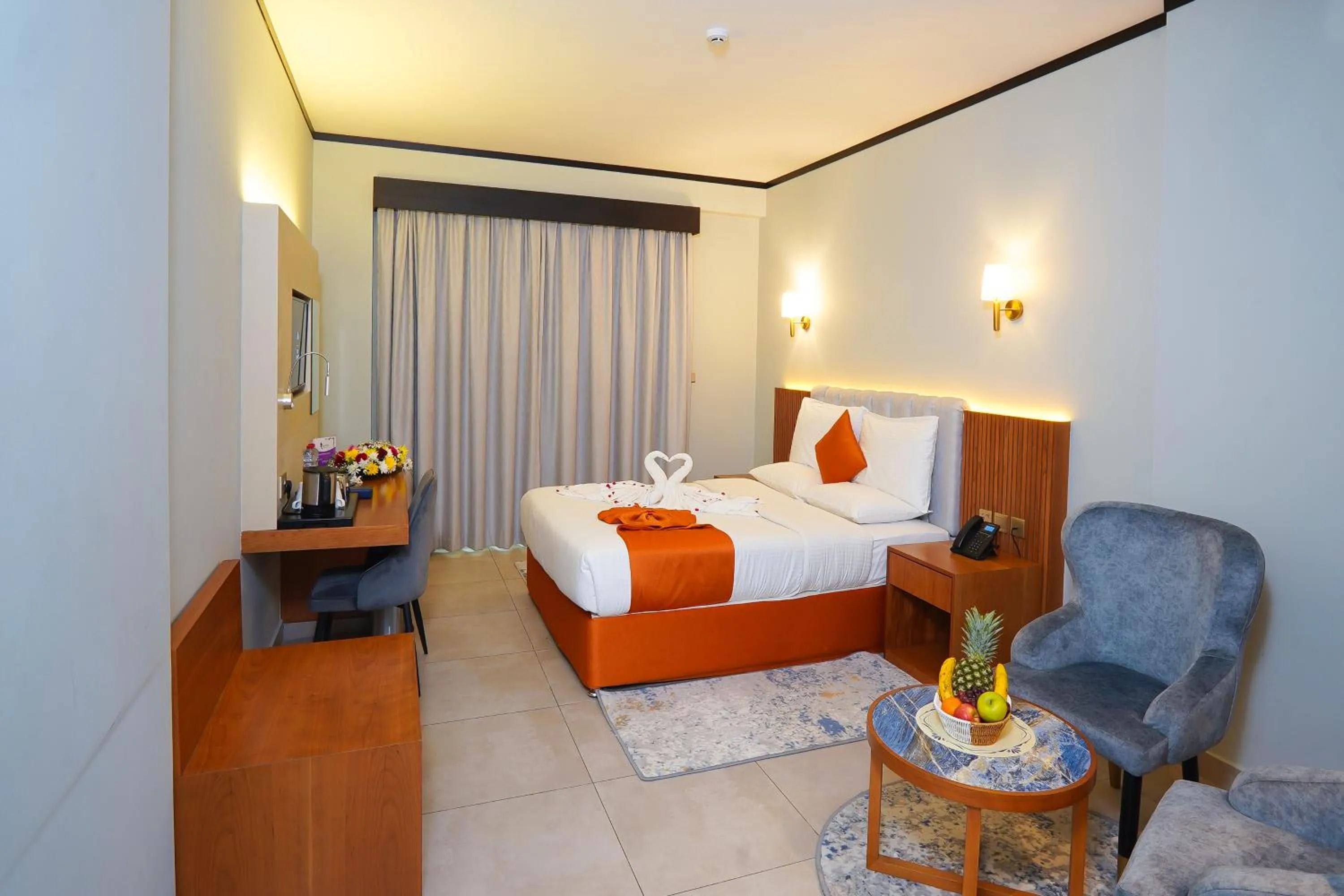 Bedroom, Bed in Concorde Palace Hotel