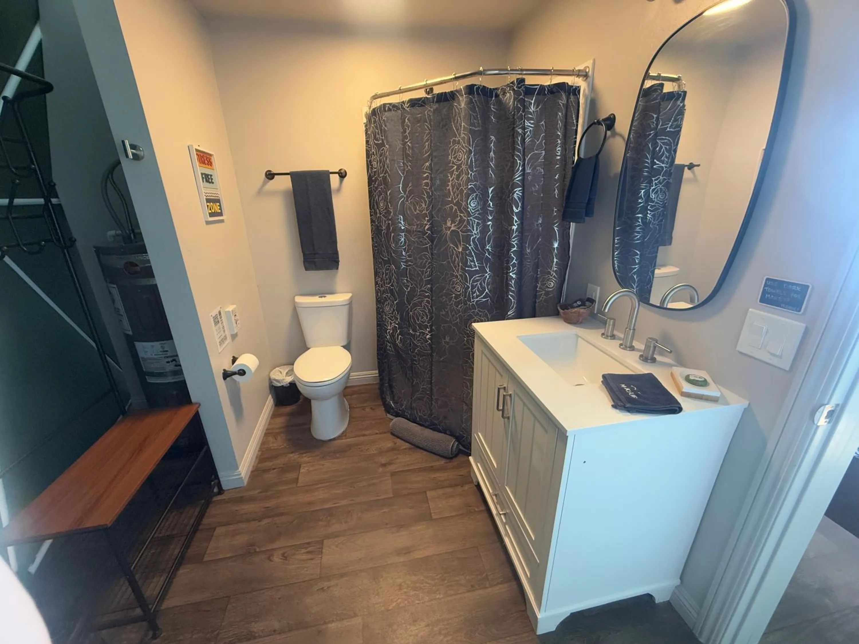 Shower in Bryce Glamp And Camp