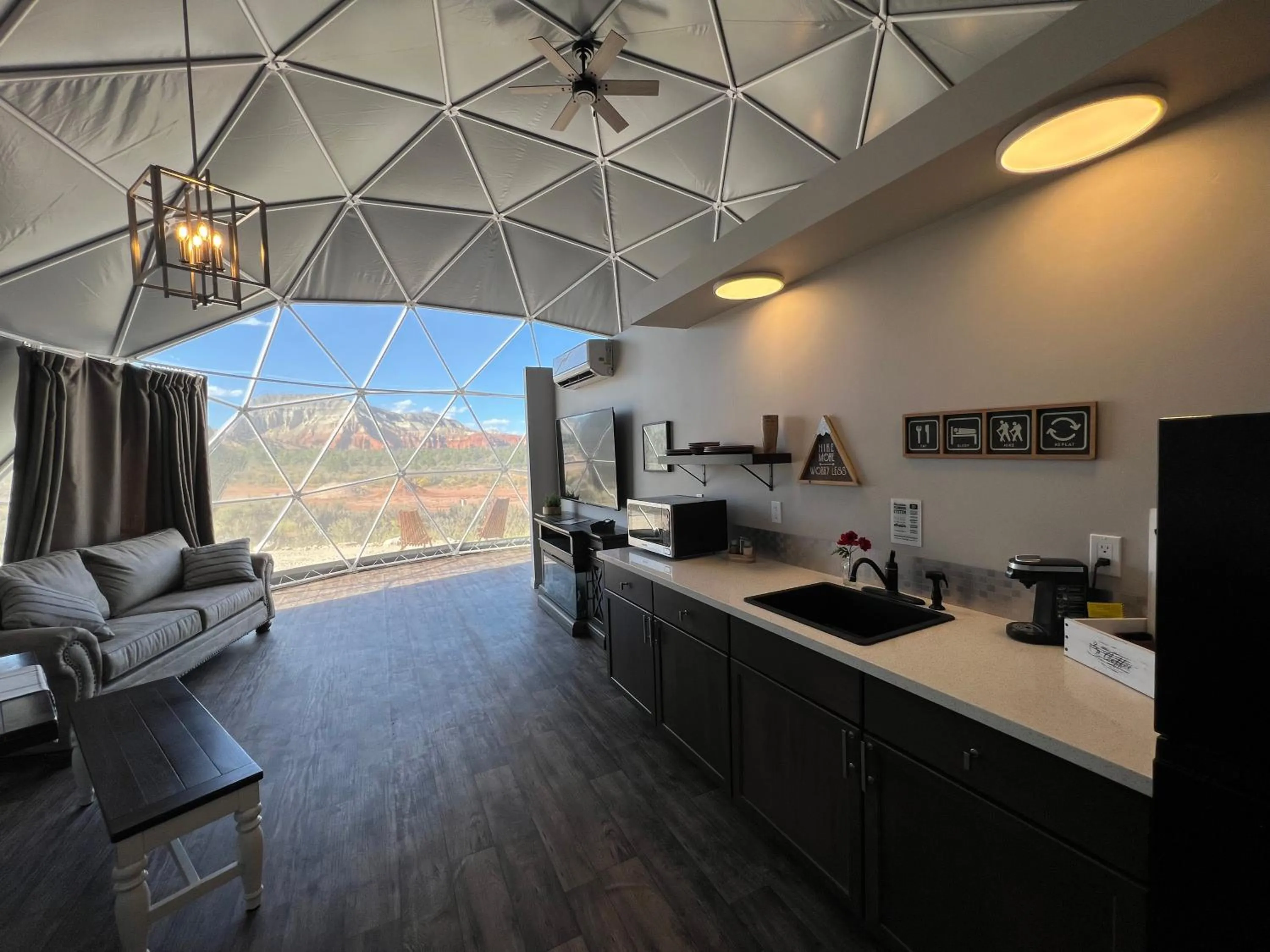 Kitchen or kitchenette in Bryce Glamp And Camp