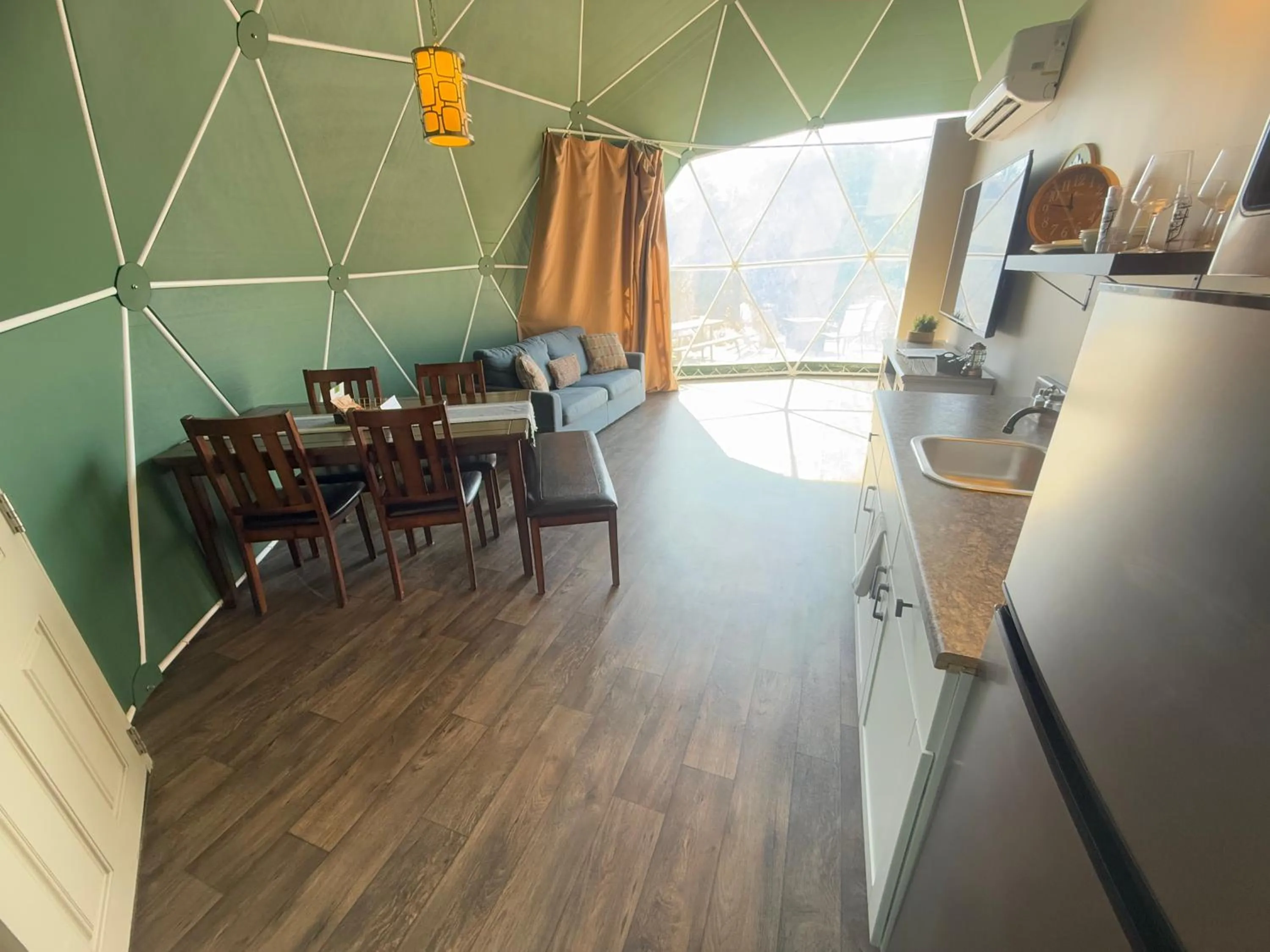 TV and multimedia in Bryce Glamp And Camp