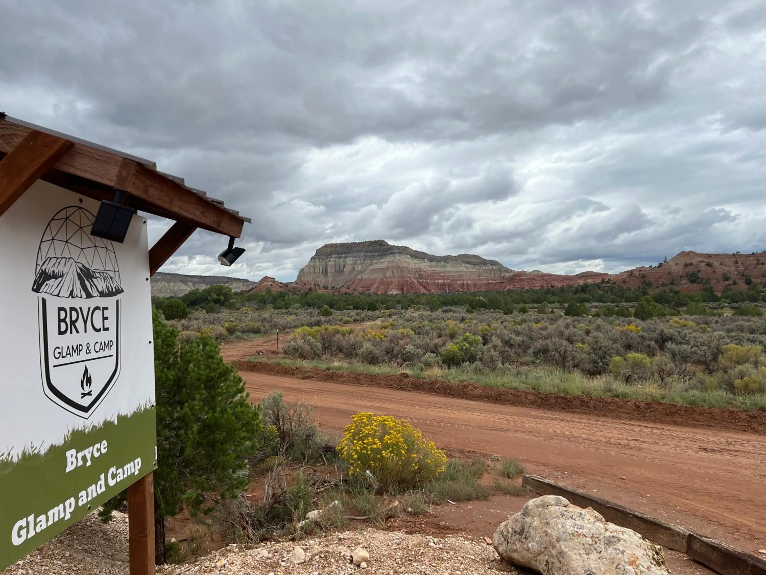 Property logo or sign in Bryce Glamp And Camp