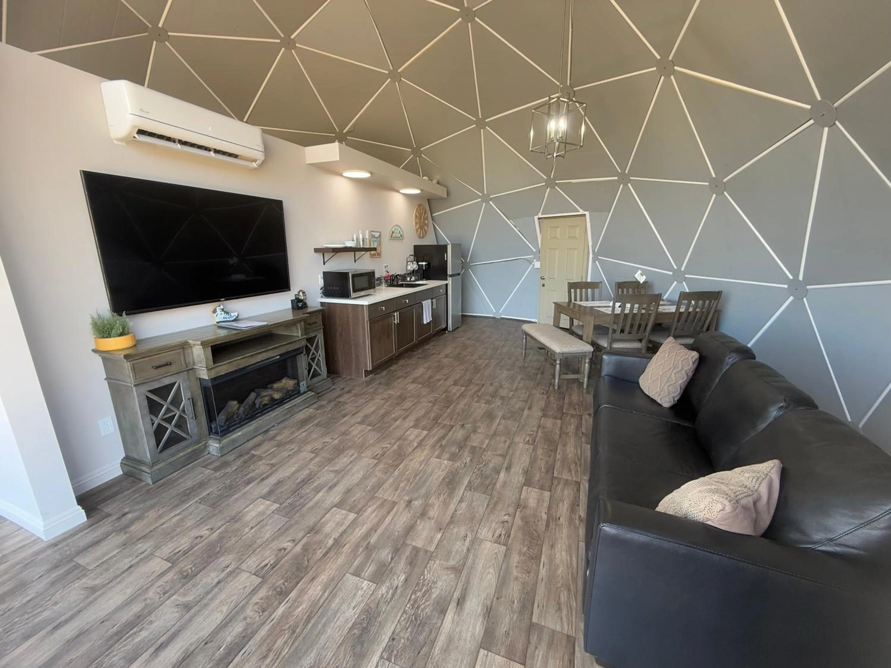 TV and multimedia in Bryce Glamp And Camp