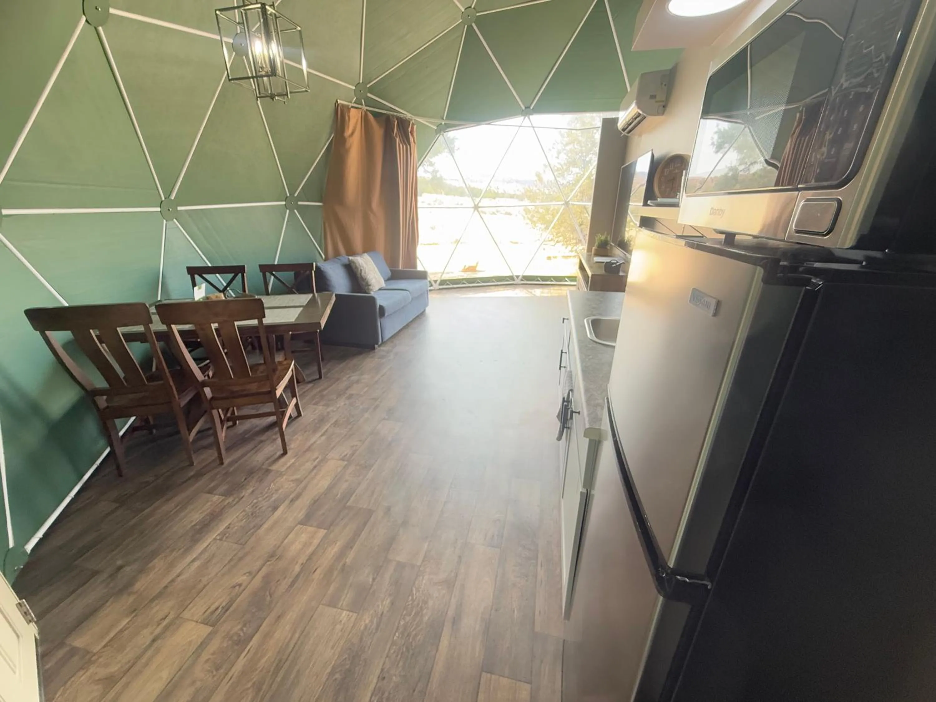 Kitchen or kitchenette in Bryce Glamp And Camp