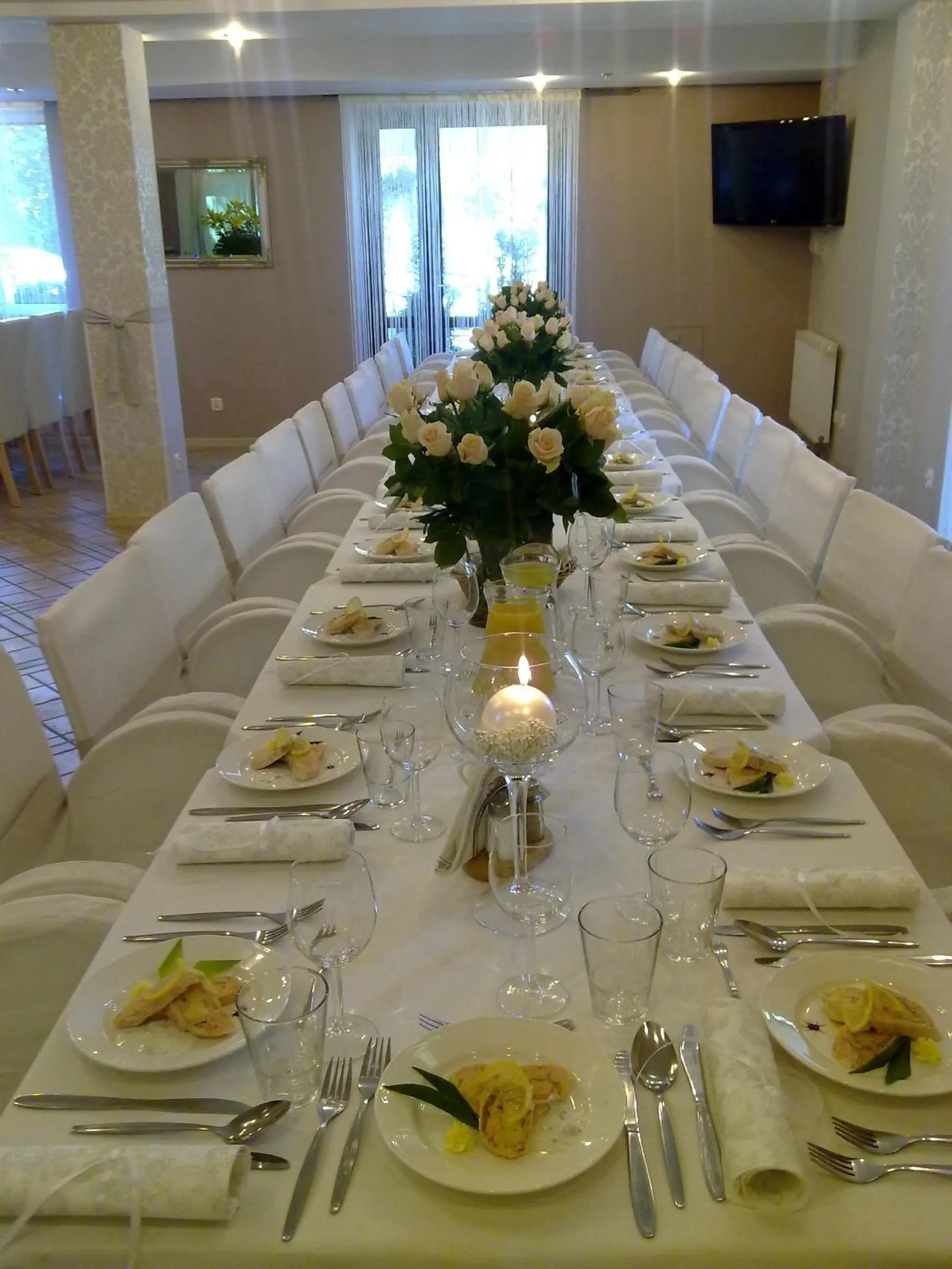 Restaurant/places to eat in Hotel Petrus