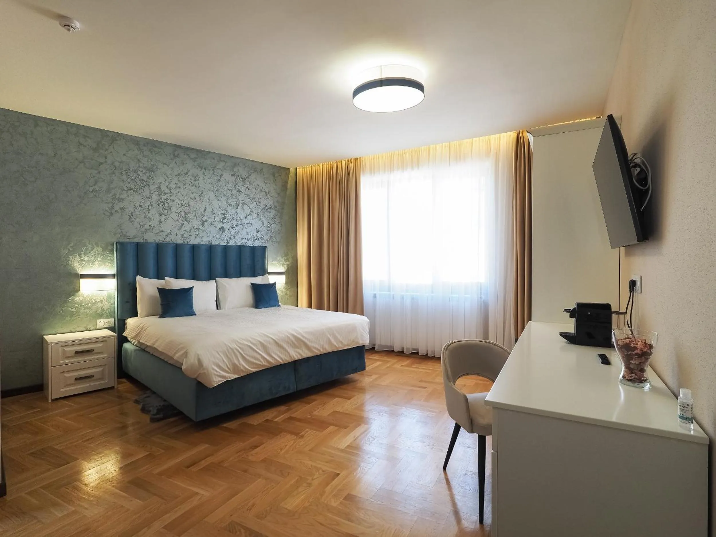 TV and multimedia, Bed in Boutique Central