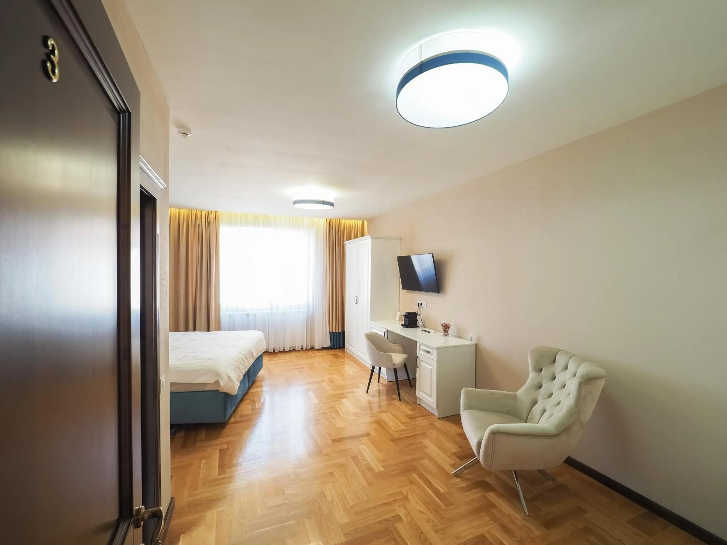 Photo of the whole room, Bed in Boutique Central