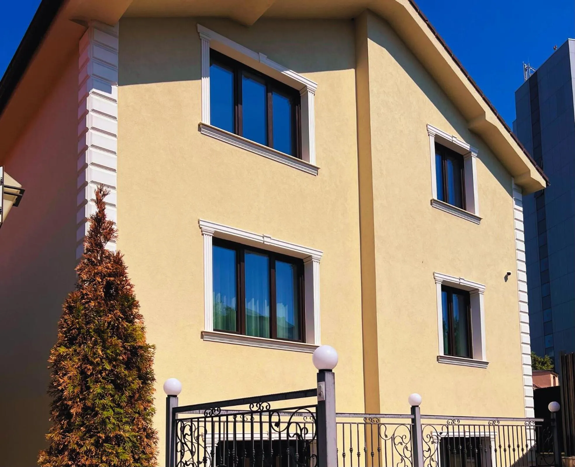 Property building in Boutique Central