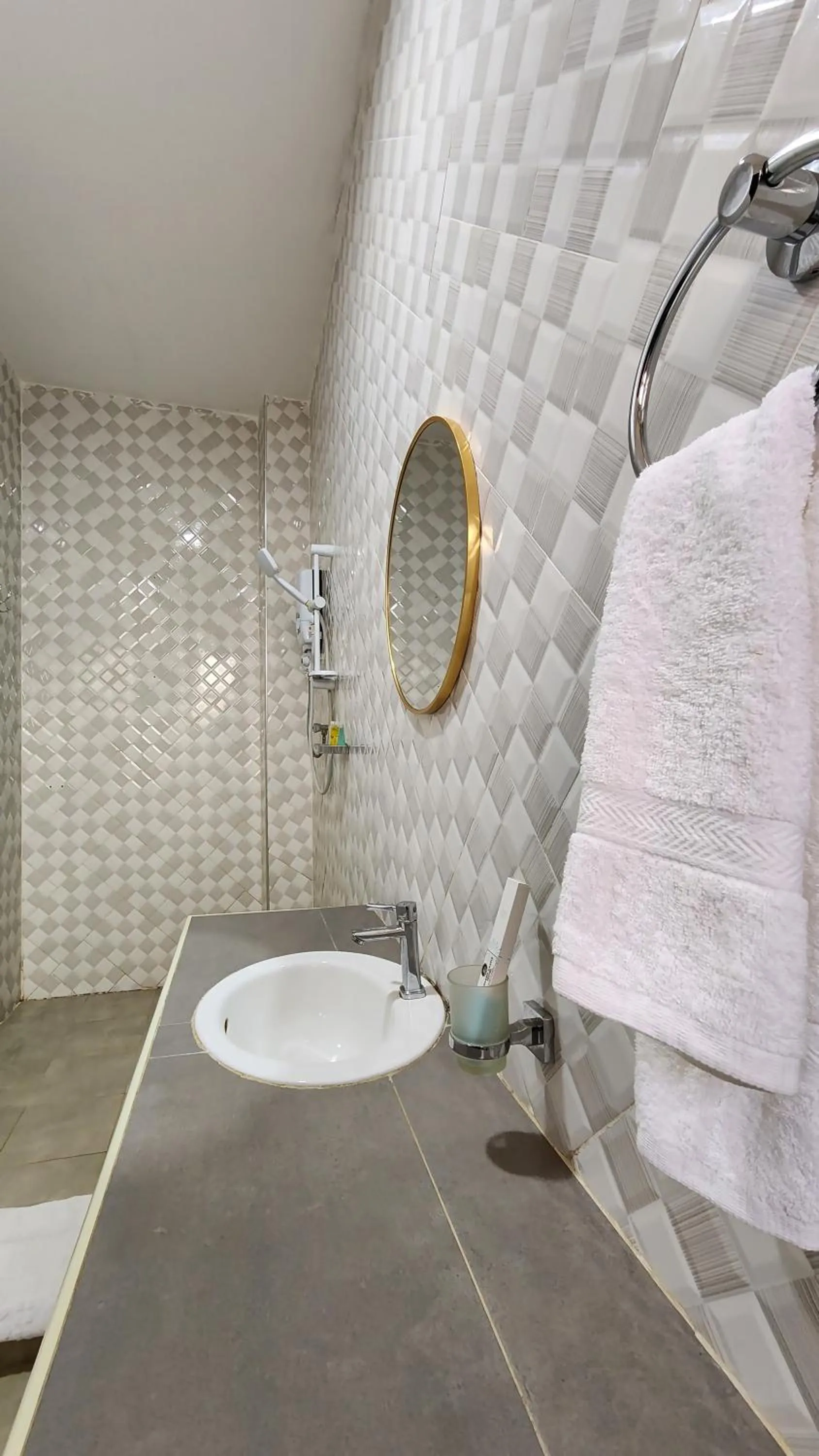 Shower in Golden Castle Hotel Hoima