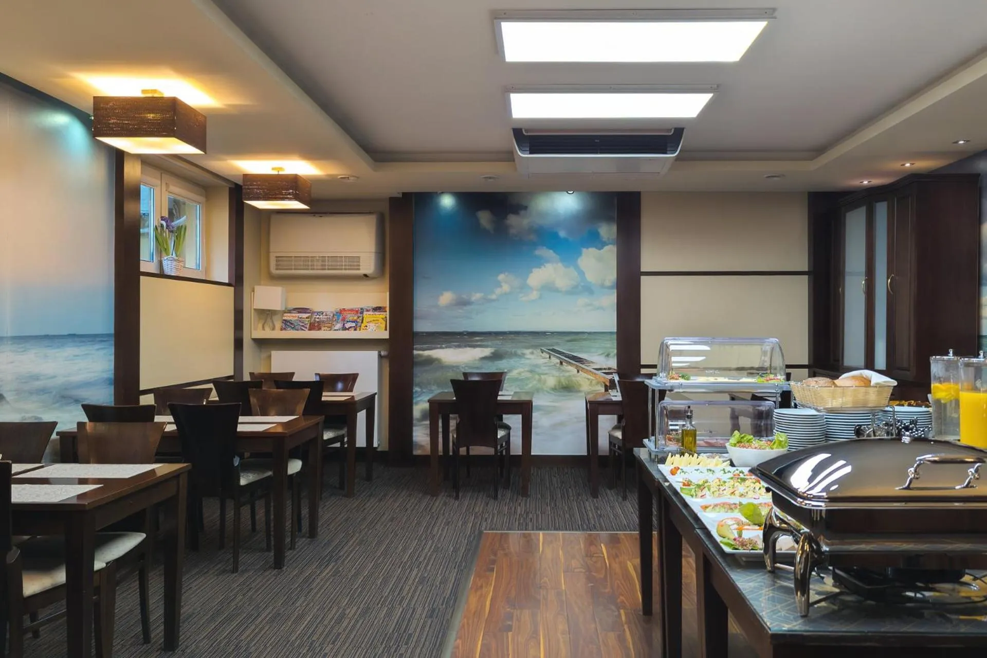 Restaurant/places to eat in Villa Angela