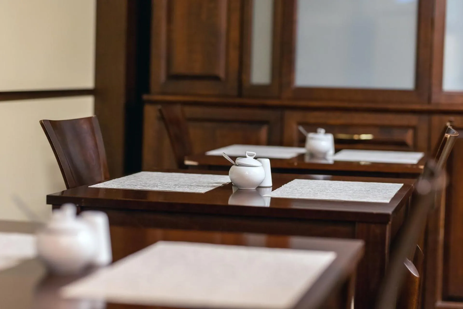 Restaurant/places to eat in Villa Angela