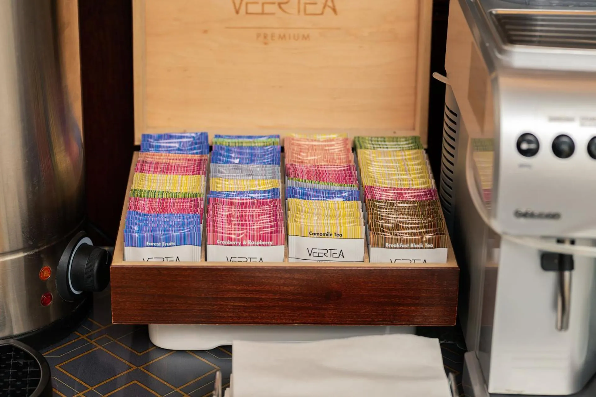 Coffee/tea facilities in Villa Angela