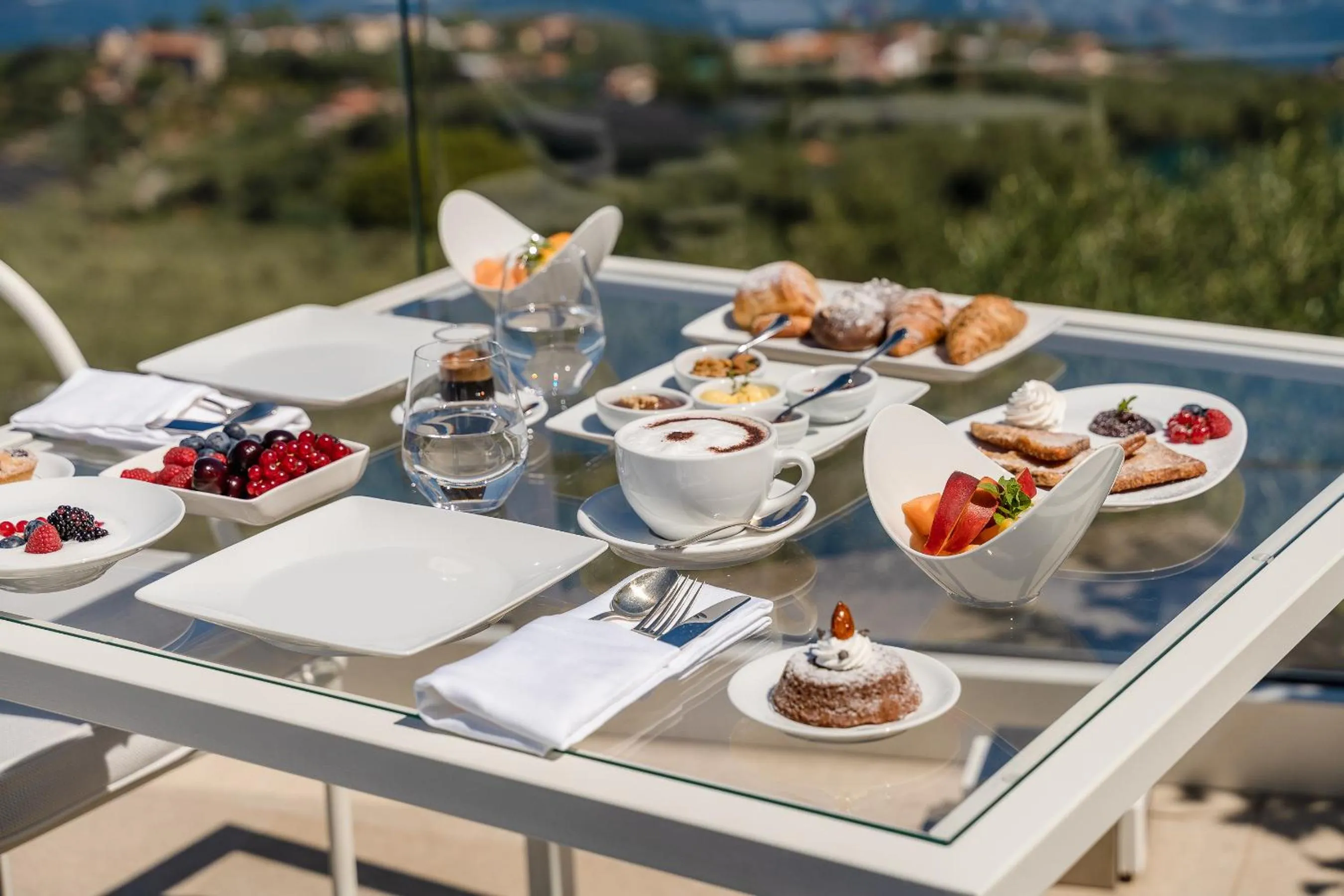 Breakfast in Villa Eliana