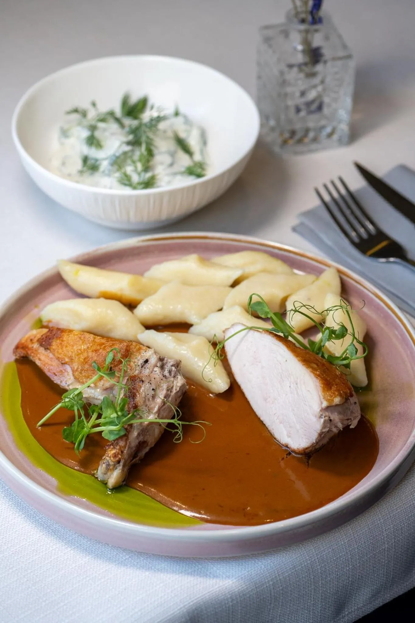 Restaurant/places to eat in Hotel Atrium