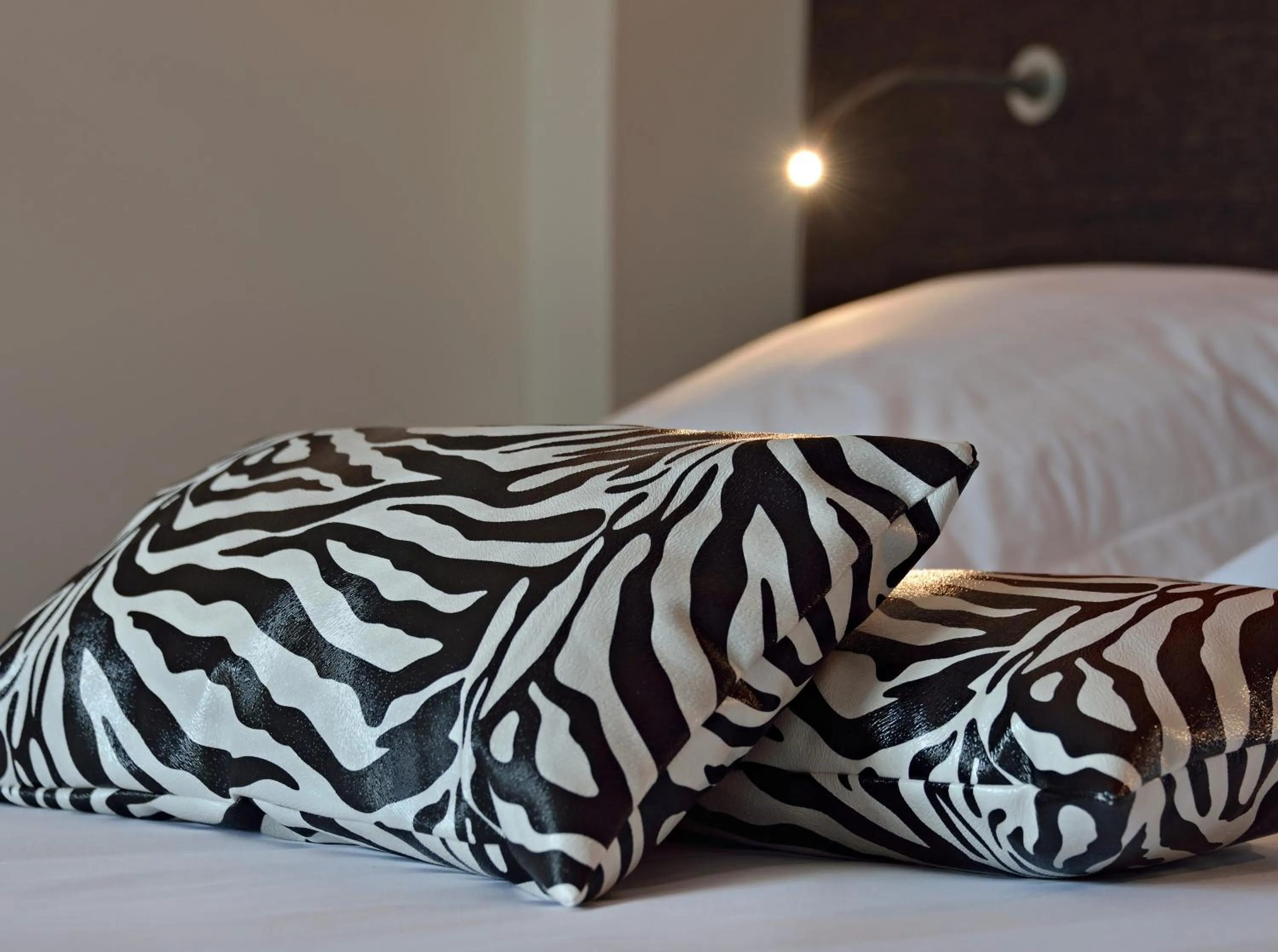 Decorative detail, Bed in Cottage 1956 - Maison d'hôtes