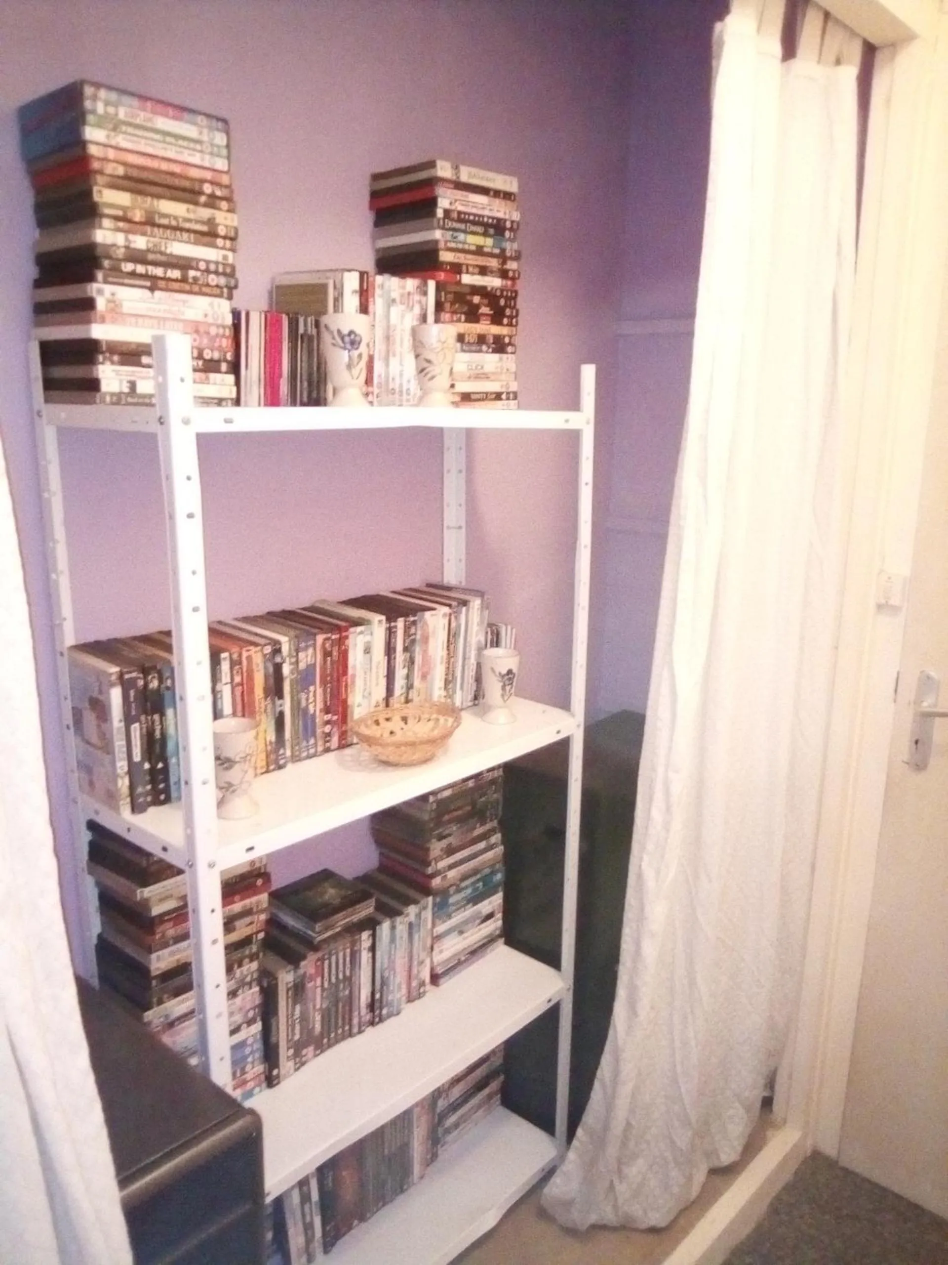 Library in Lenard Charles Bed & Breakfast