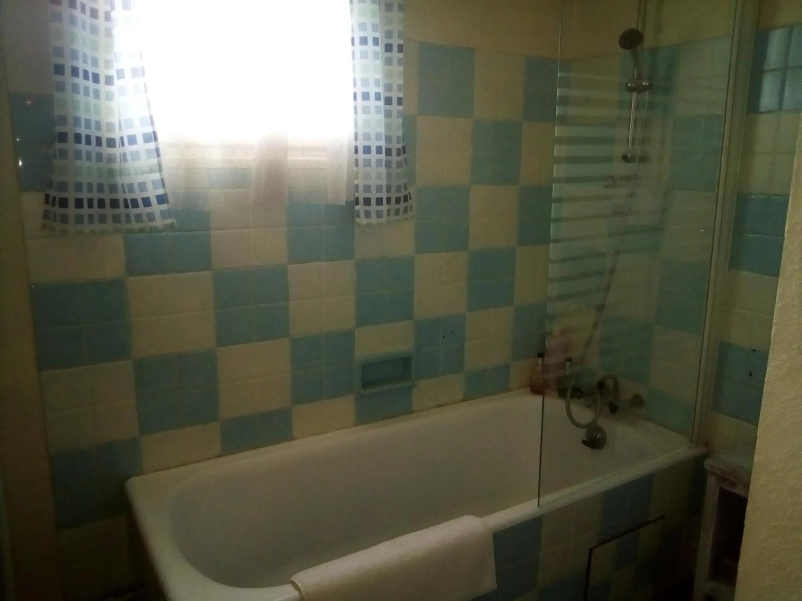 Bath in Lenard Charles Bed & Breakfast