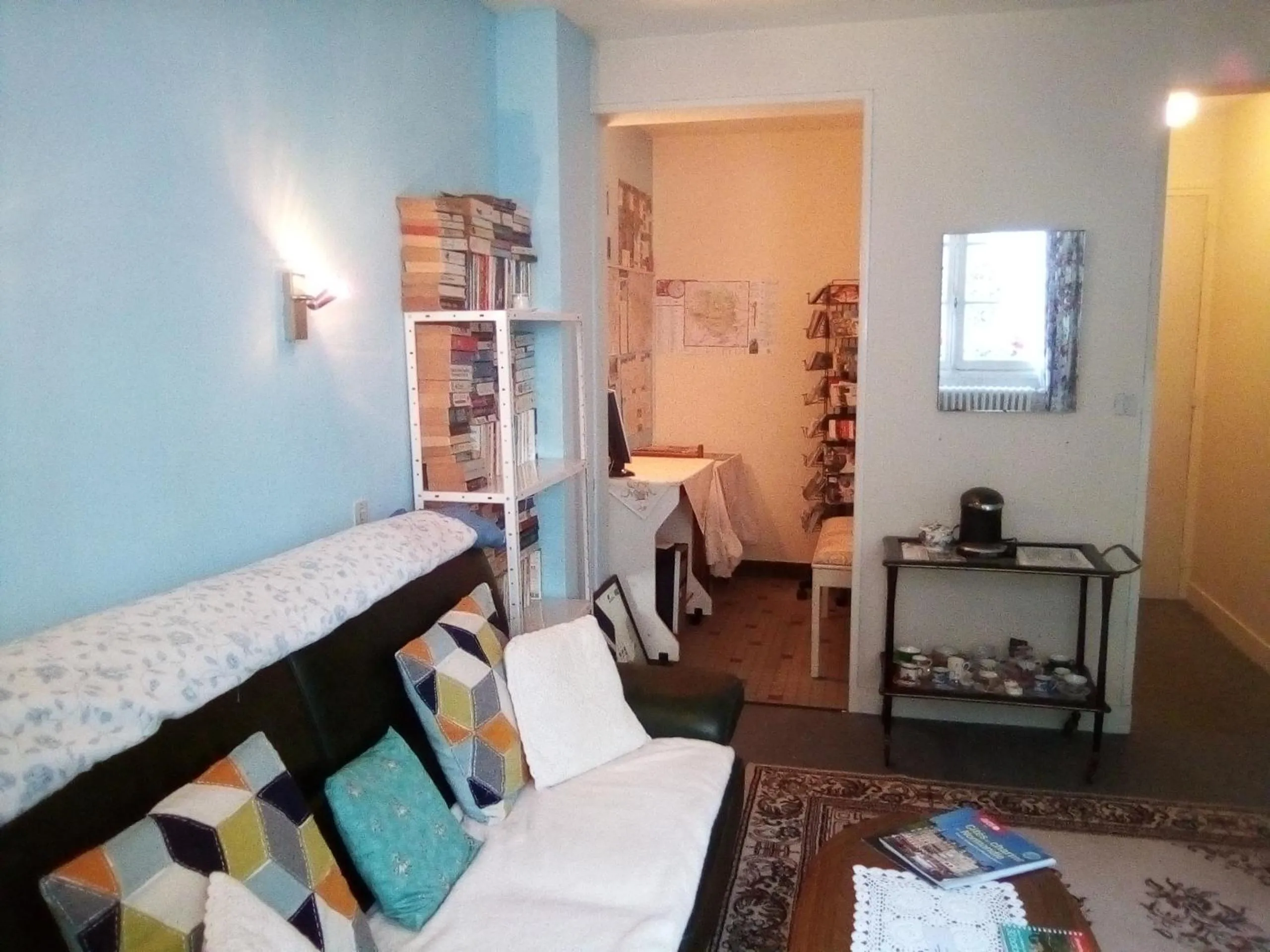 Communal lounge/ TV room, Bed in Lenard Charles Bed & Breakfast