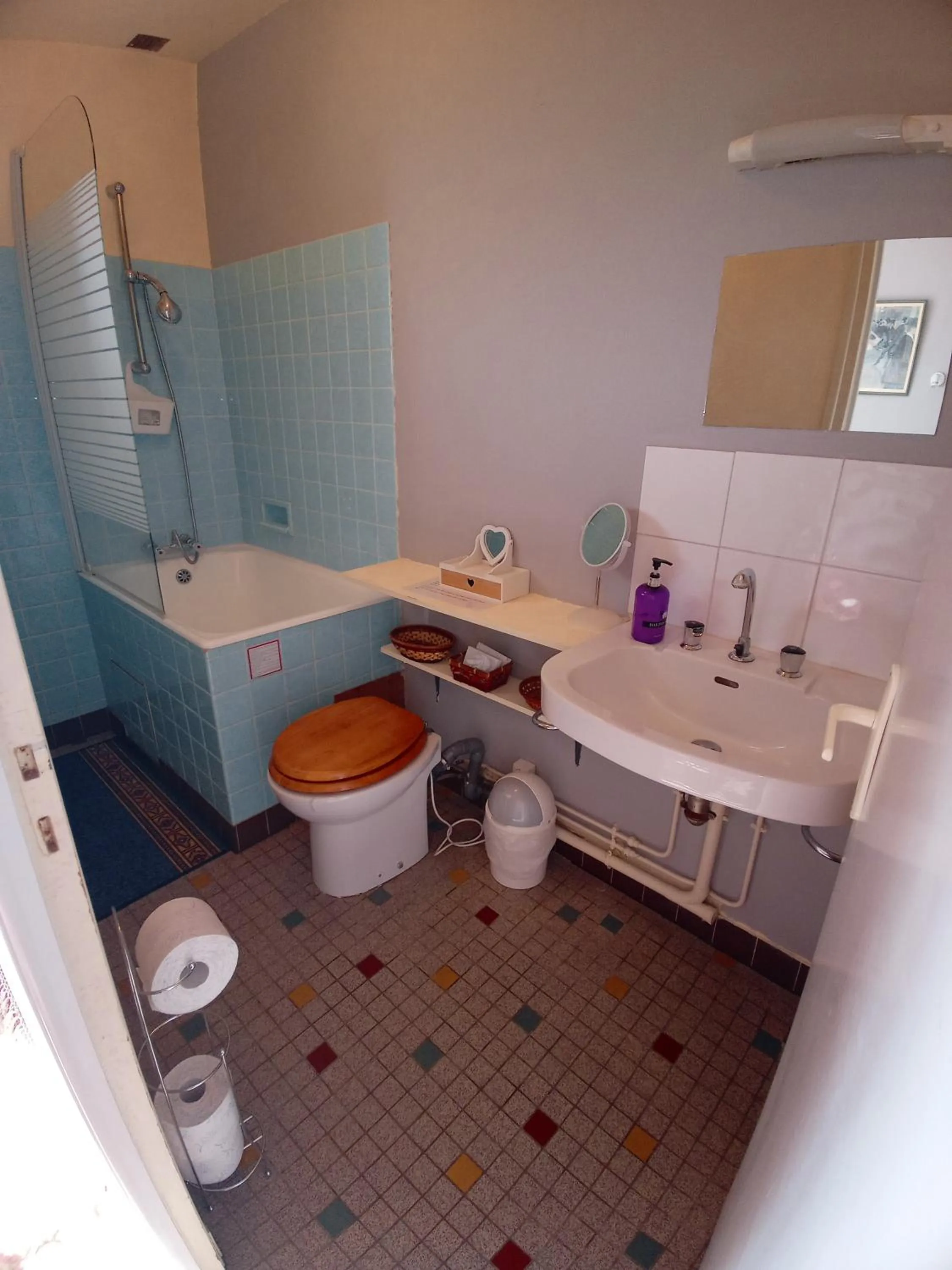 Bathroom in Lenard Charles Bed & Breakfast