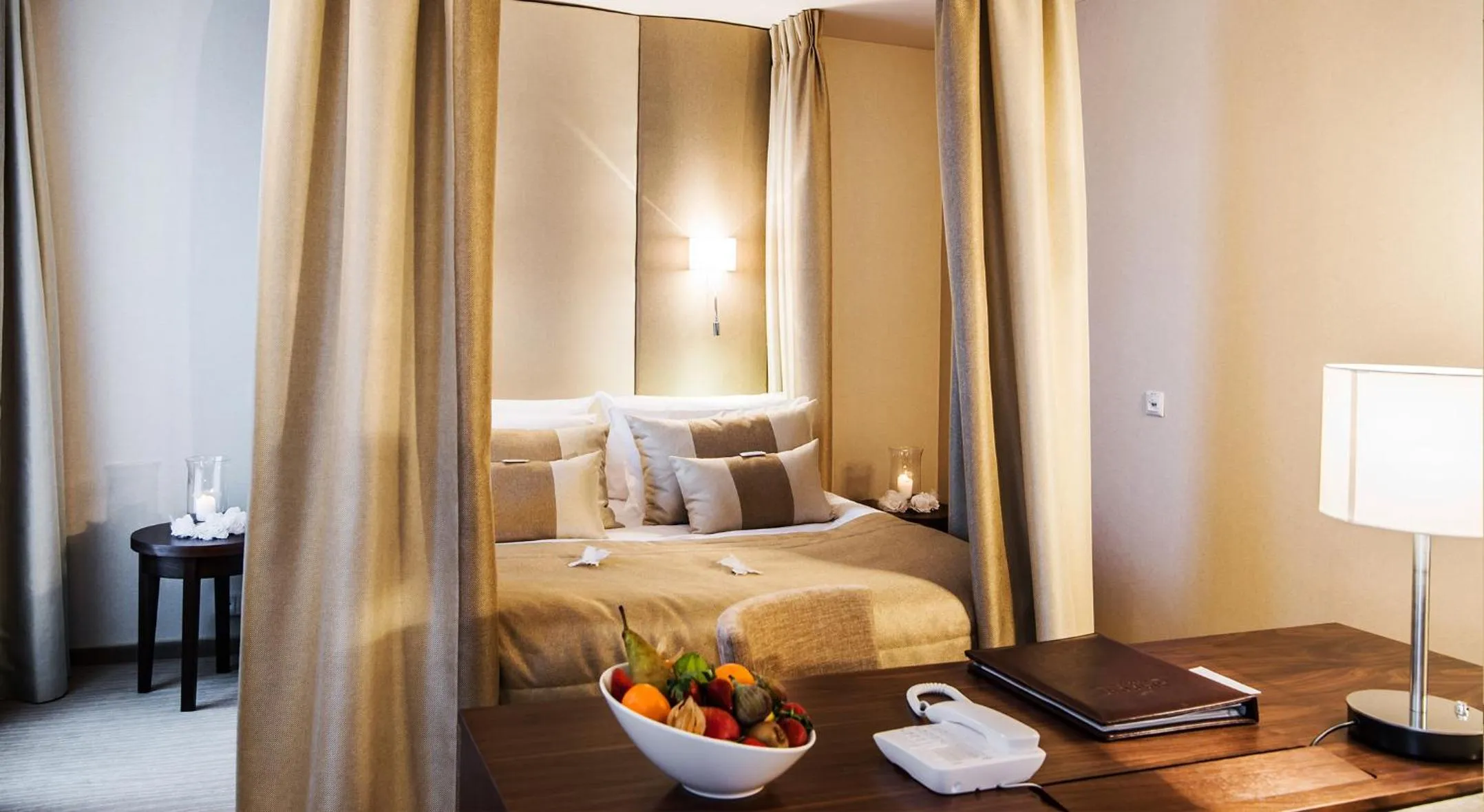 Shower, Bed in Airport Hotel Okęcie