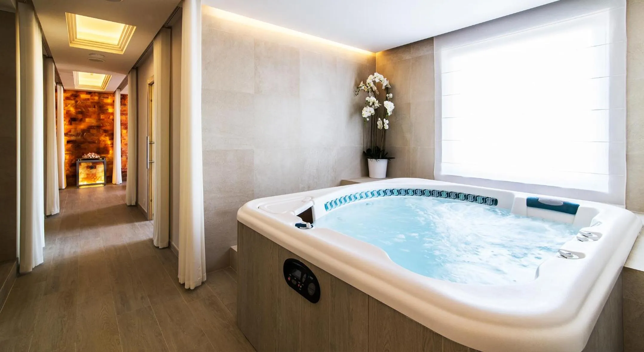 Hot Tub in Airport Hotel Okęcie