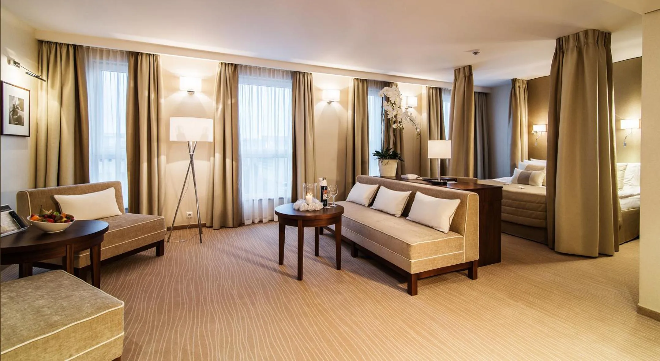 Shower, Bed in Airport Hotel Okęcie