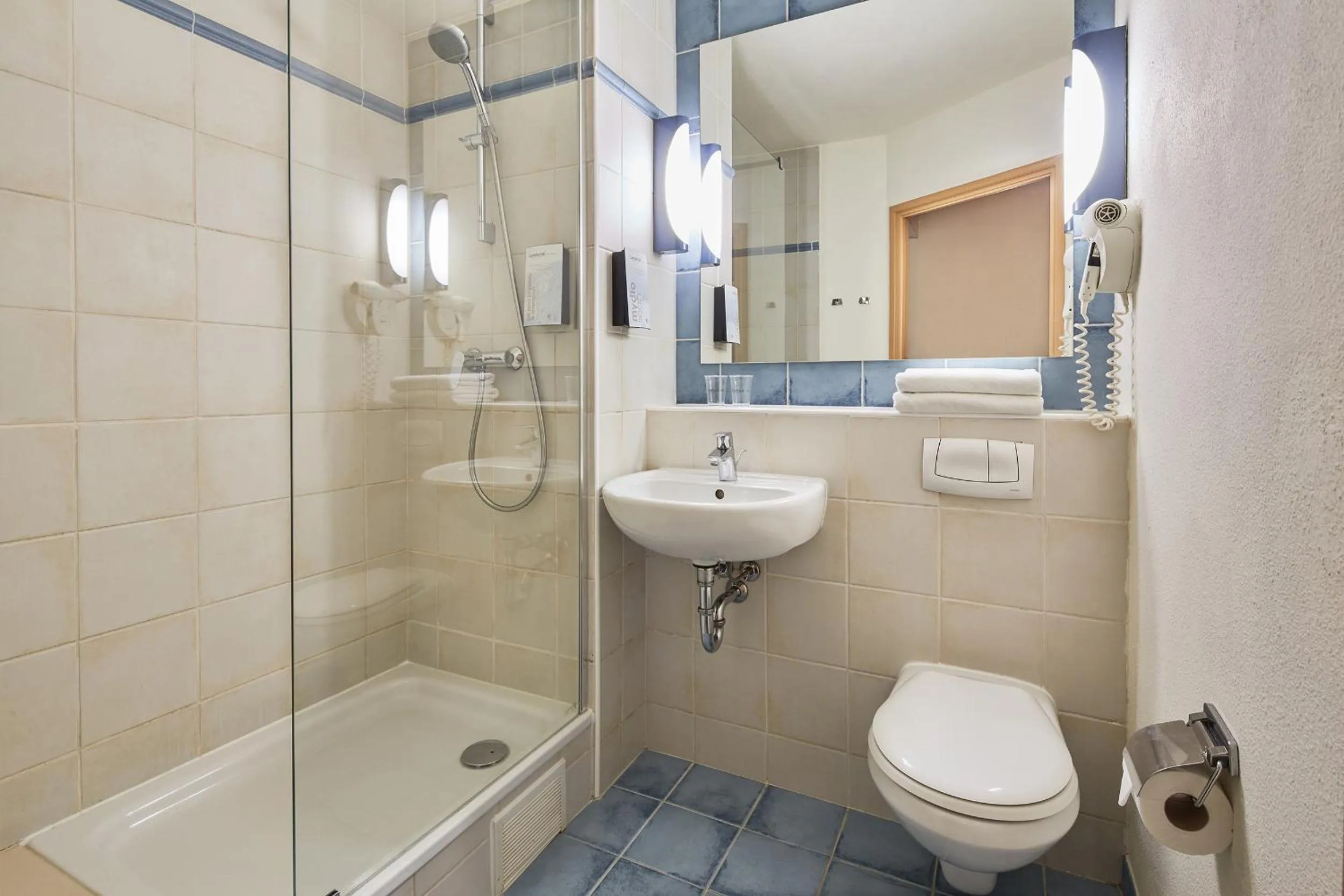 Shower in Campanile Poznan