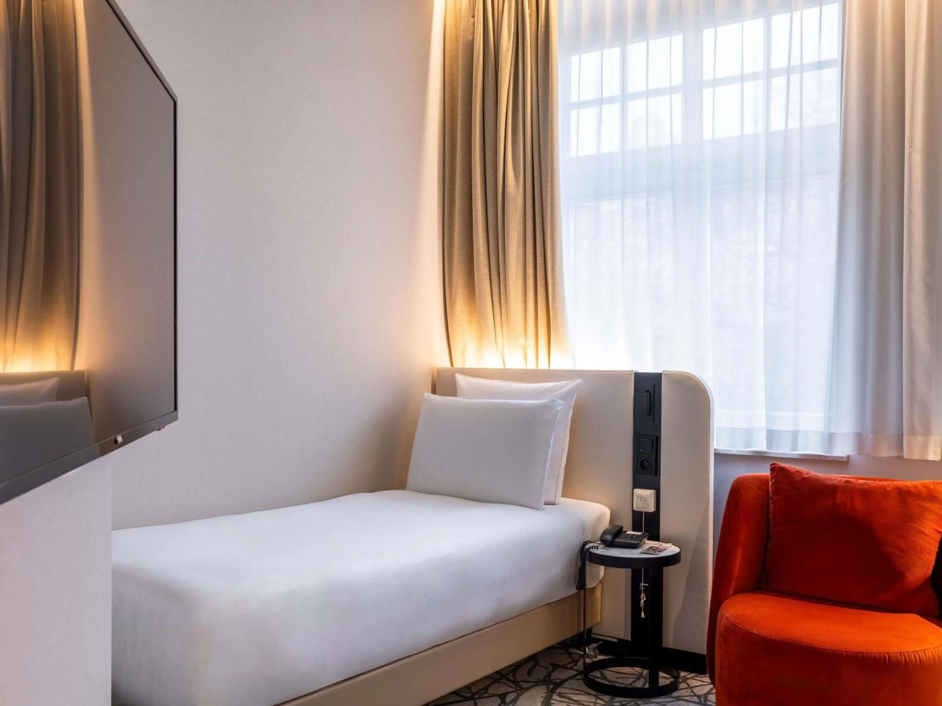 Bedroom, Bed in Rezydent Hotel Sopot - MGallery Collection