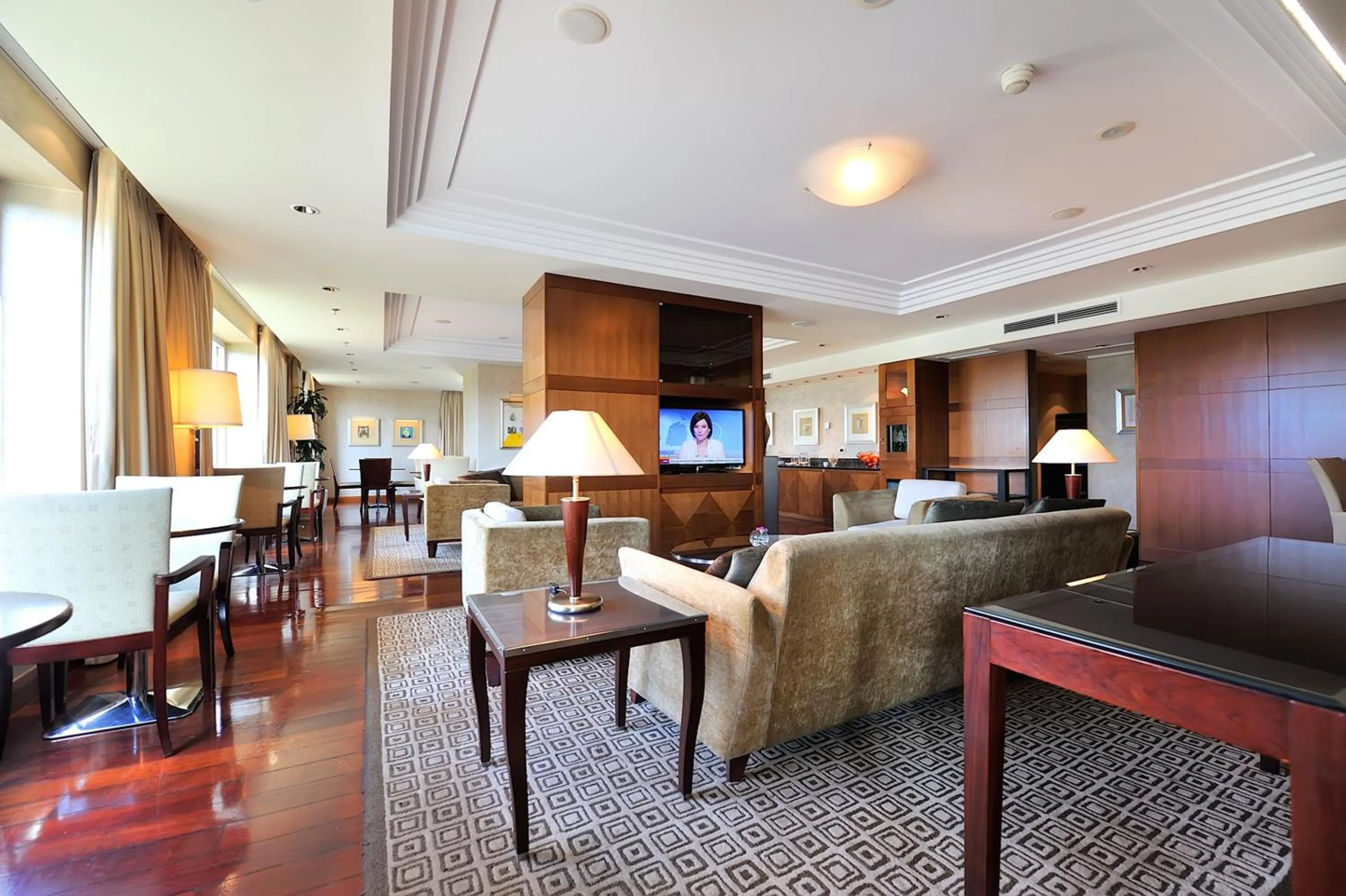 Lounge or bar in Regent Warsaw Hotel
