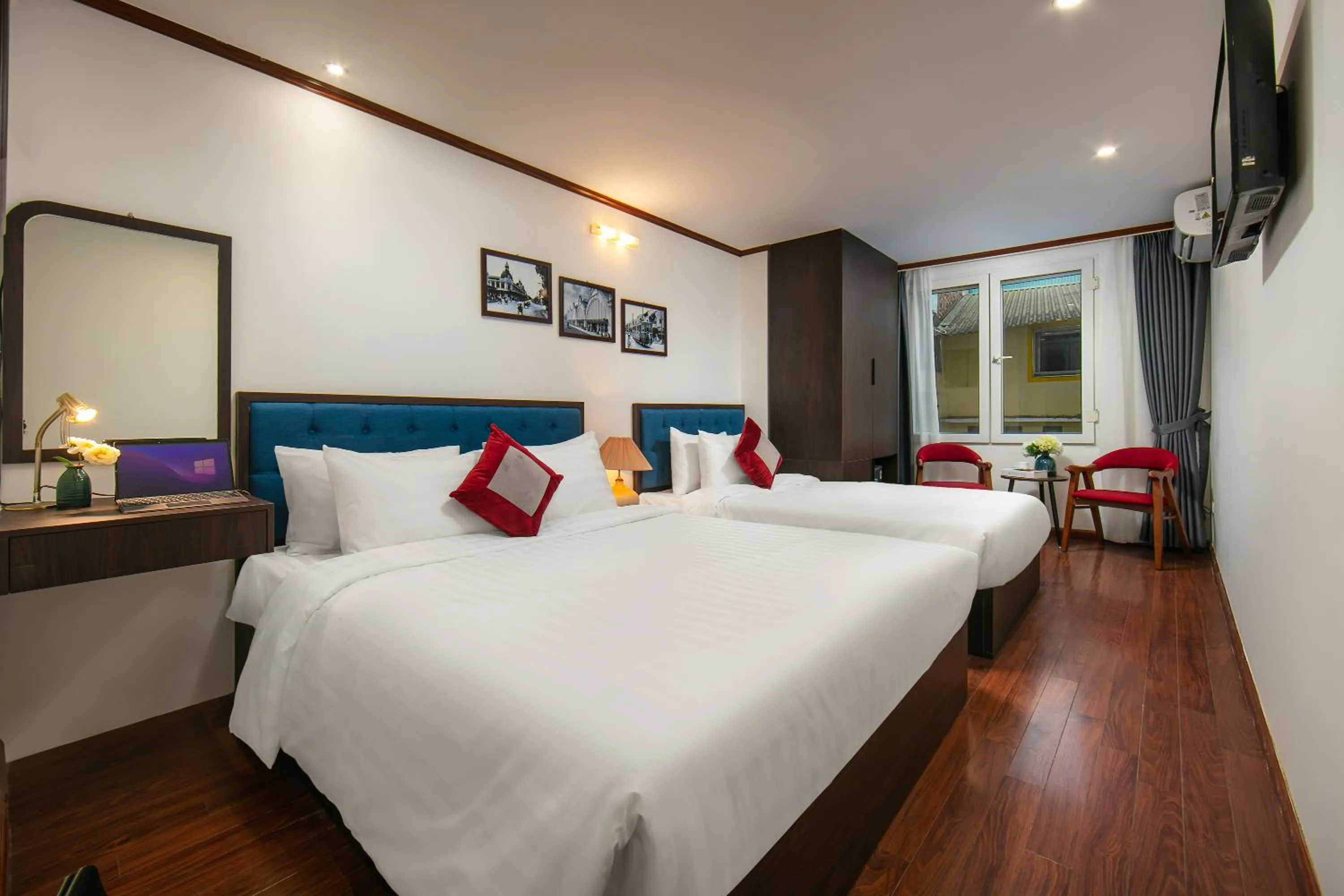 Photo of the whole room, Bed in Silk Flower Hotel & Spa