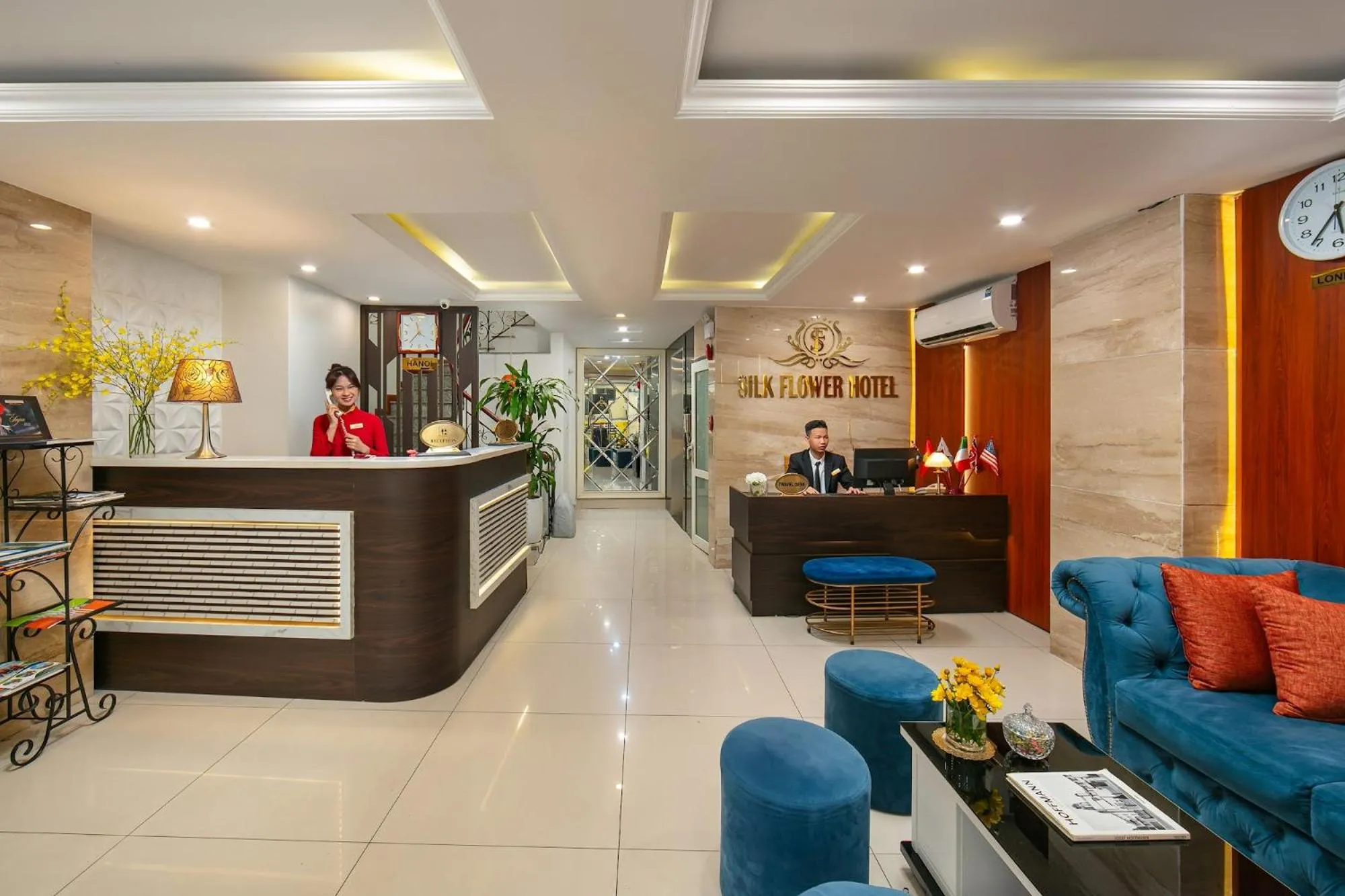 Communal lounge/ TV room in Silk Flower Hotel & Spa