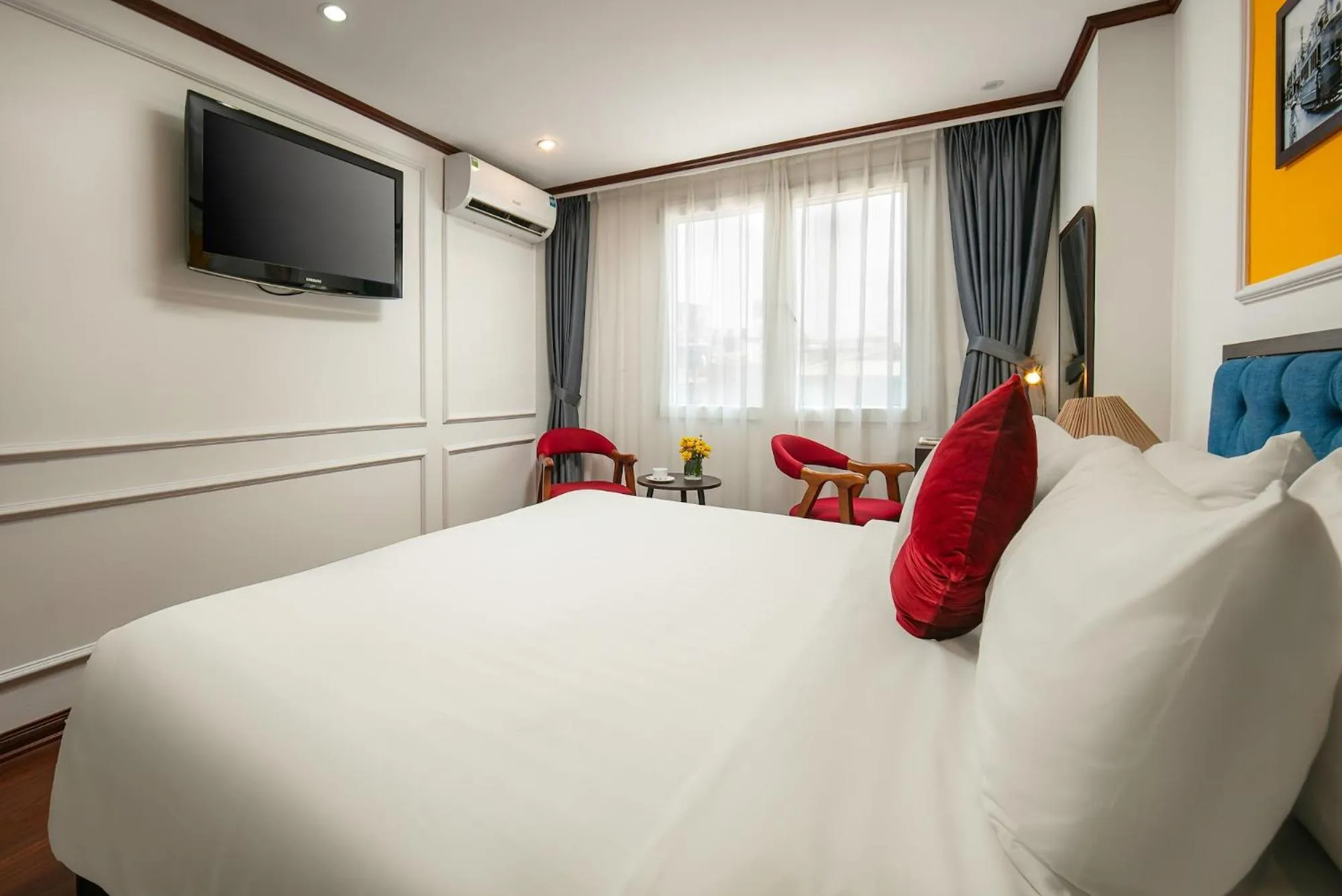 Bed in Silk Flower Hotel & Spa