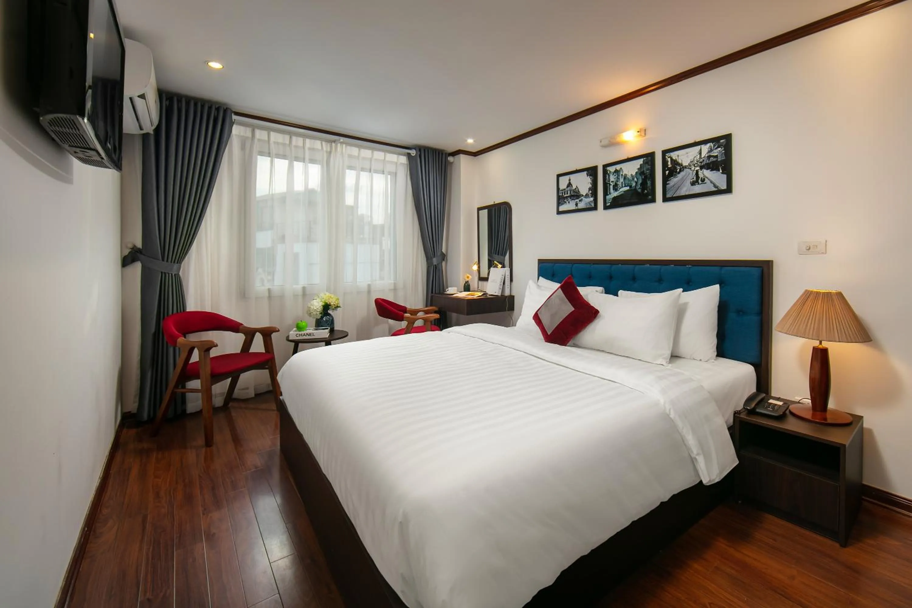 Bed in Silk Flower Hotel & Spa