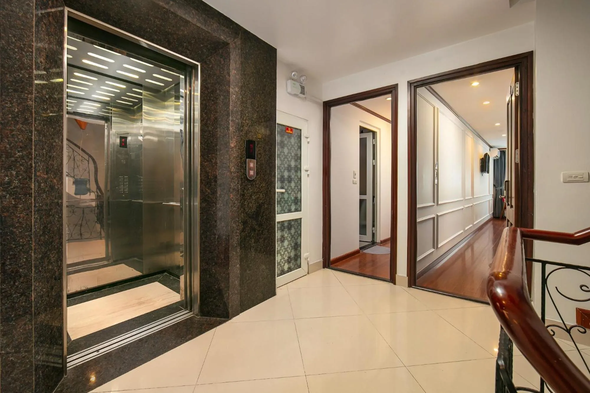 Property building in Silk Flower Hotel & Spa