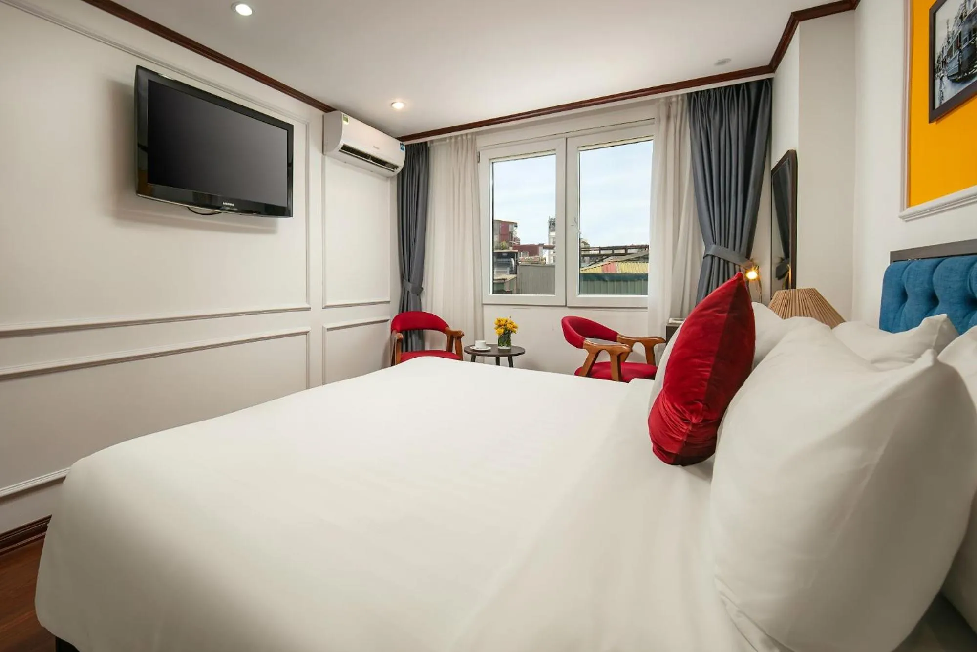 Bed in Silk Flower Hotel & Spa