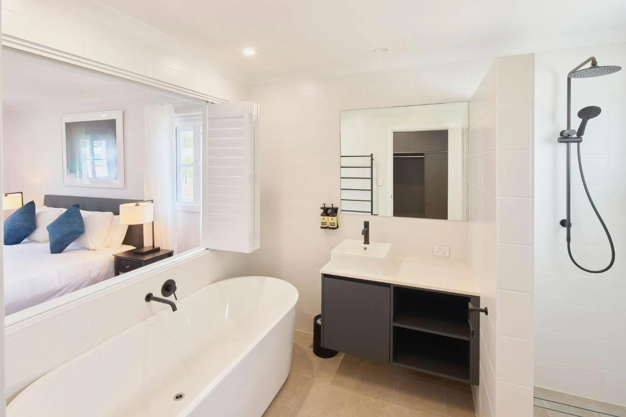 Bathroom, Bed in RAC Esperance Holiday Park