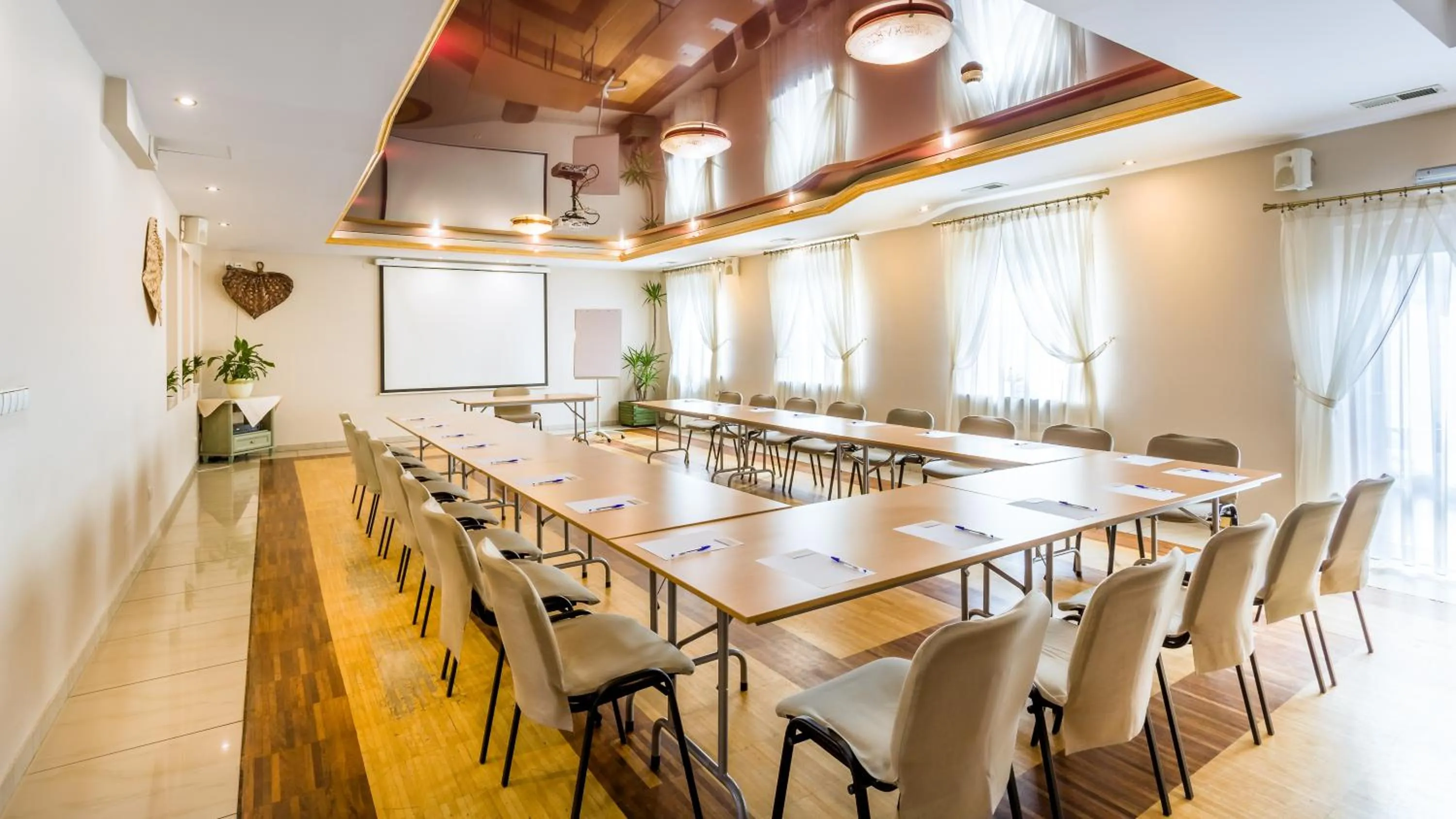 Meeting/conference room in Hotel City SM Business & Spa