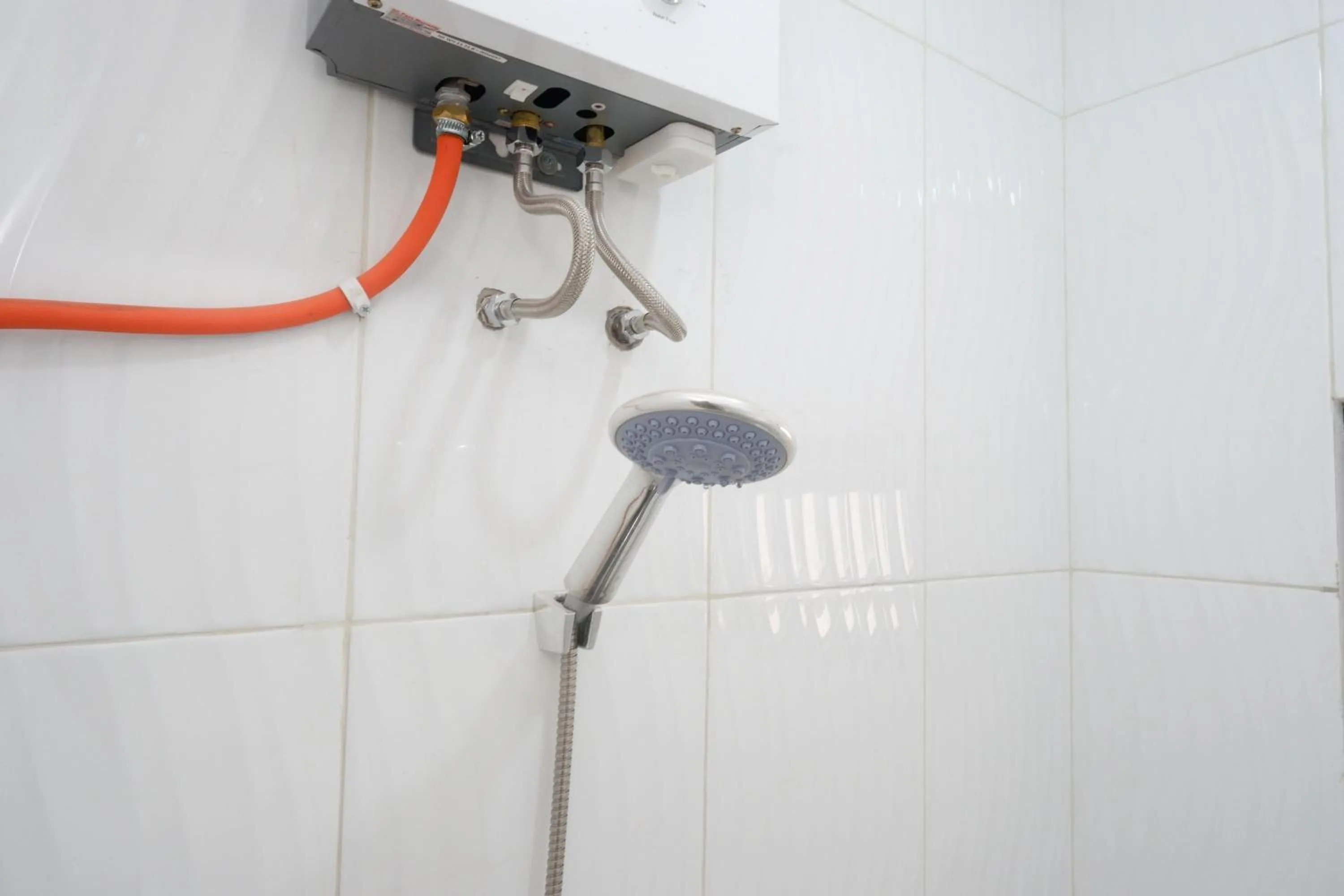 Bathroom in RedDoorz Syariah near Taruna Nusantara Magelang