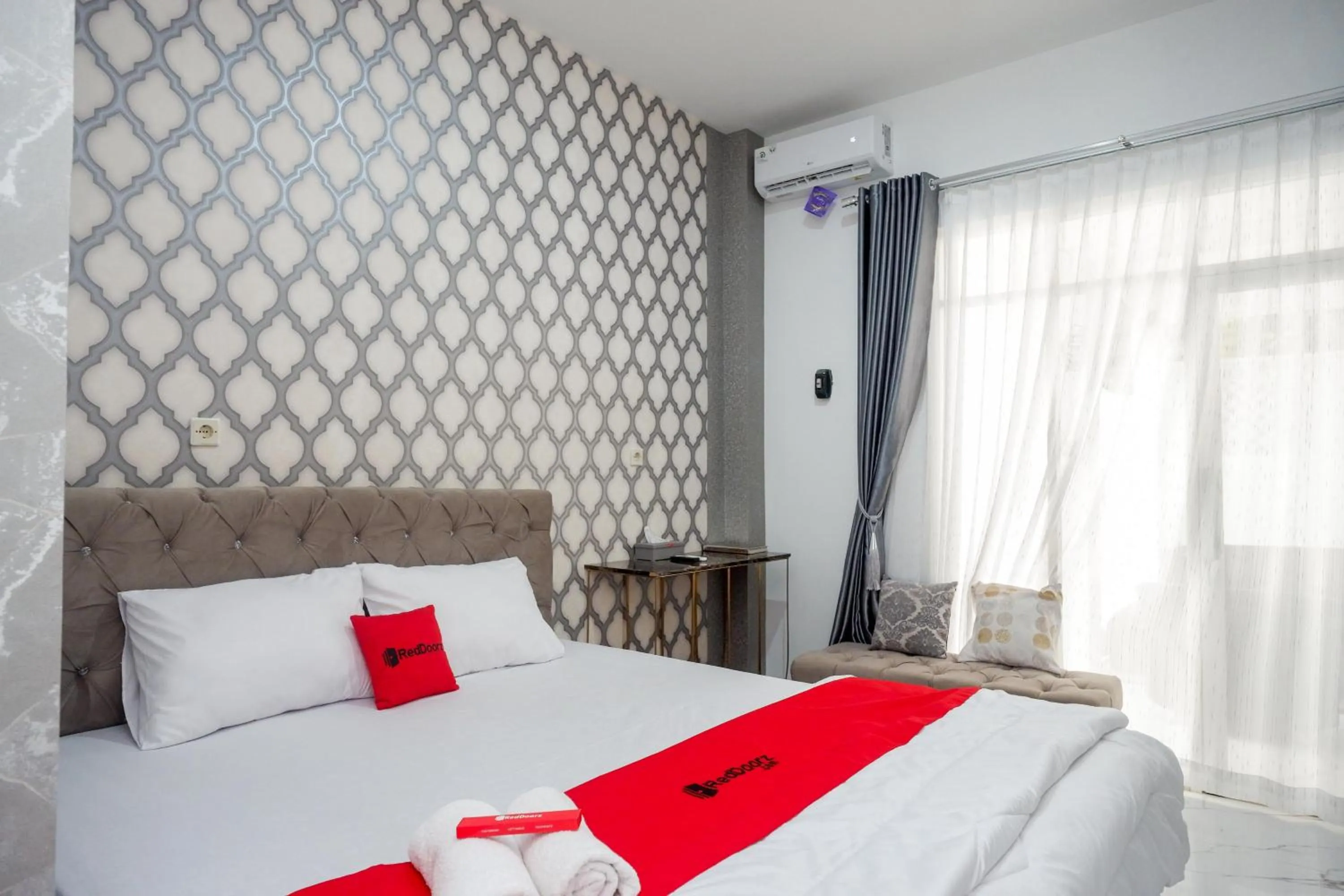 Bedroom, Bed in RedDoorz Syariah near Taruna Nusantara Magelang