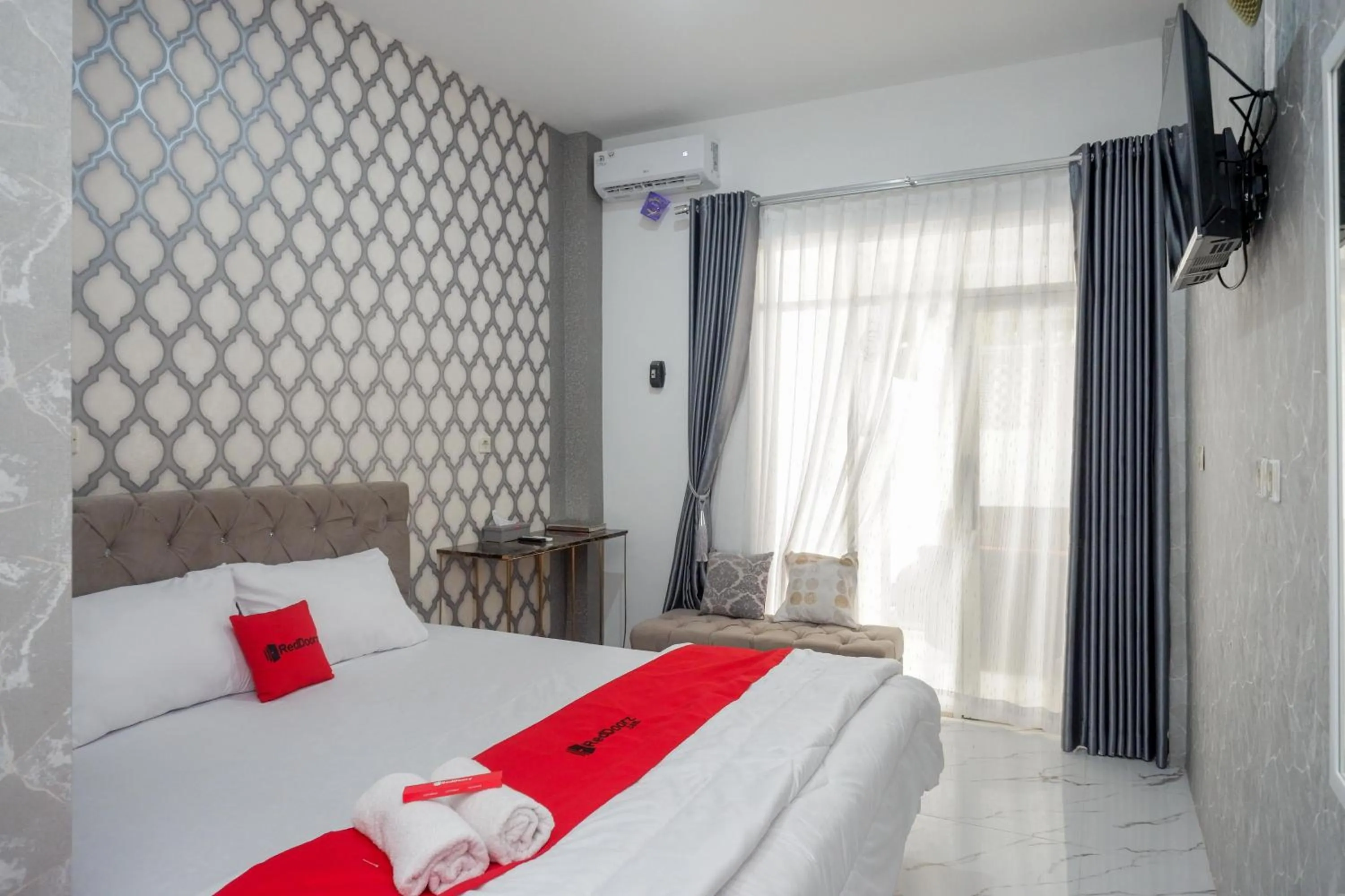 Bedroom, Bed in RedDoorz Syariah near Taruna Nusantara Magelang