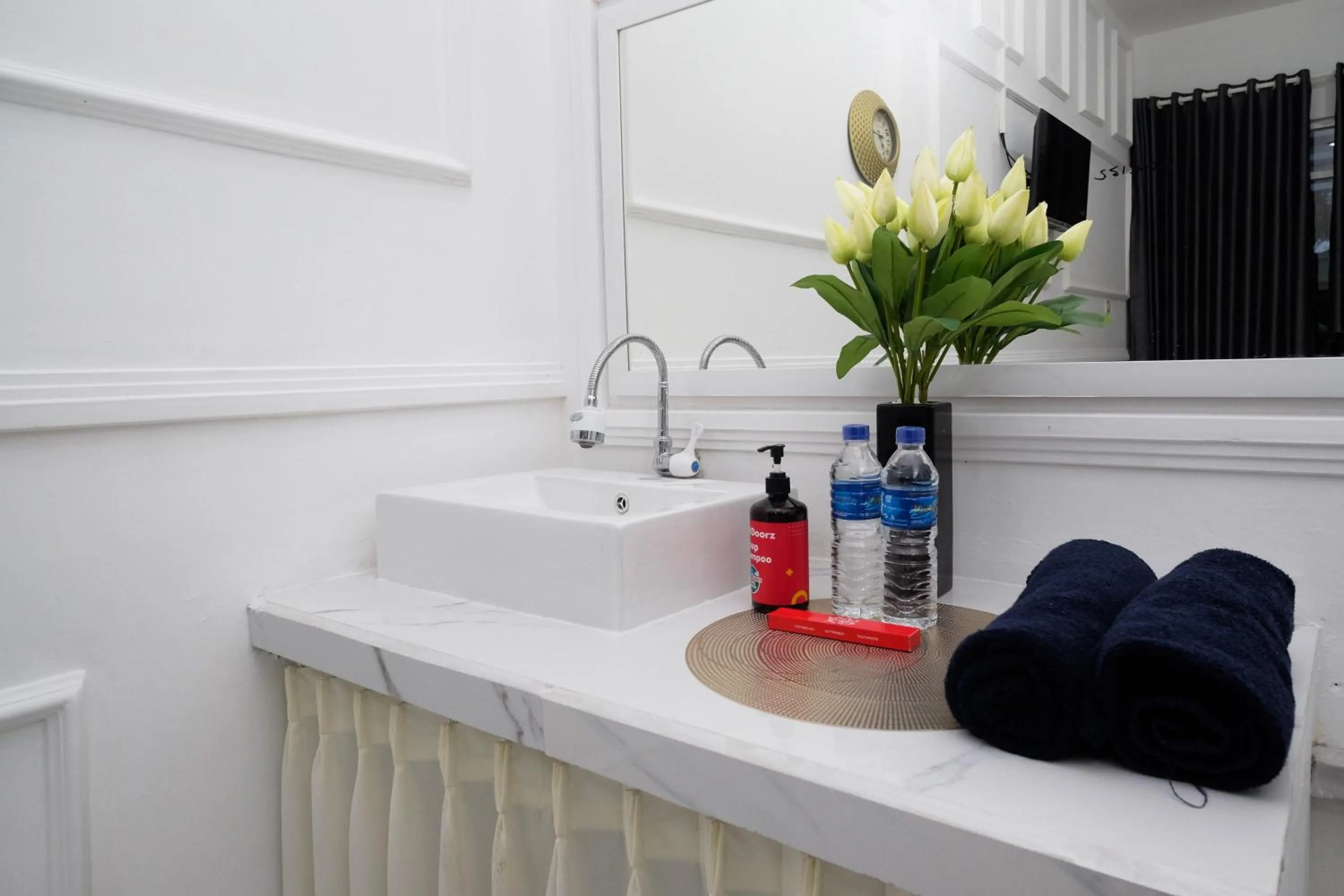 Bathroom in RedDoorz Syariah near Taruna Nusantara Magelang