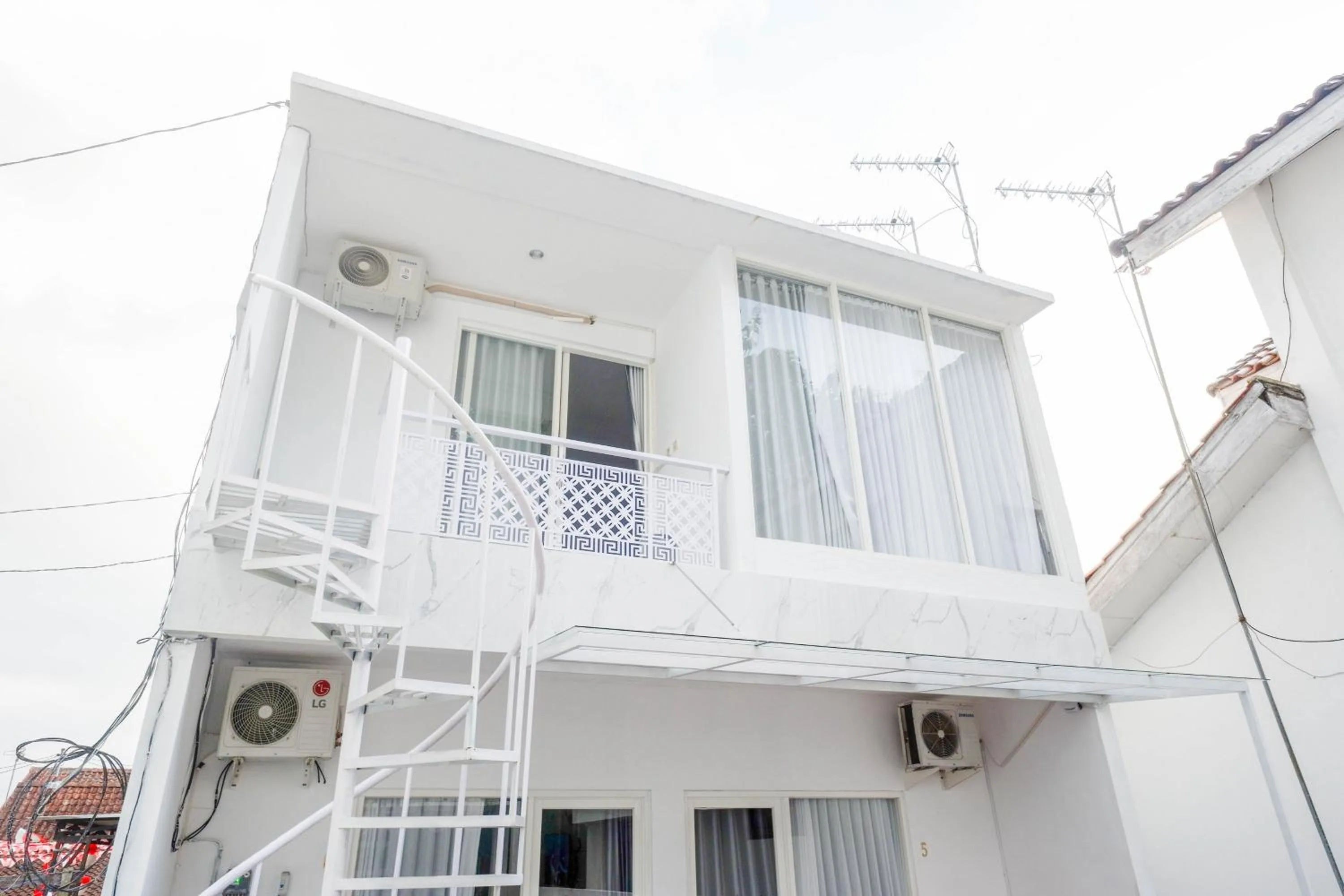 Facade/entrance in RedDoorz Syariah near Taruna Nusantara Magelang