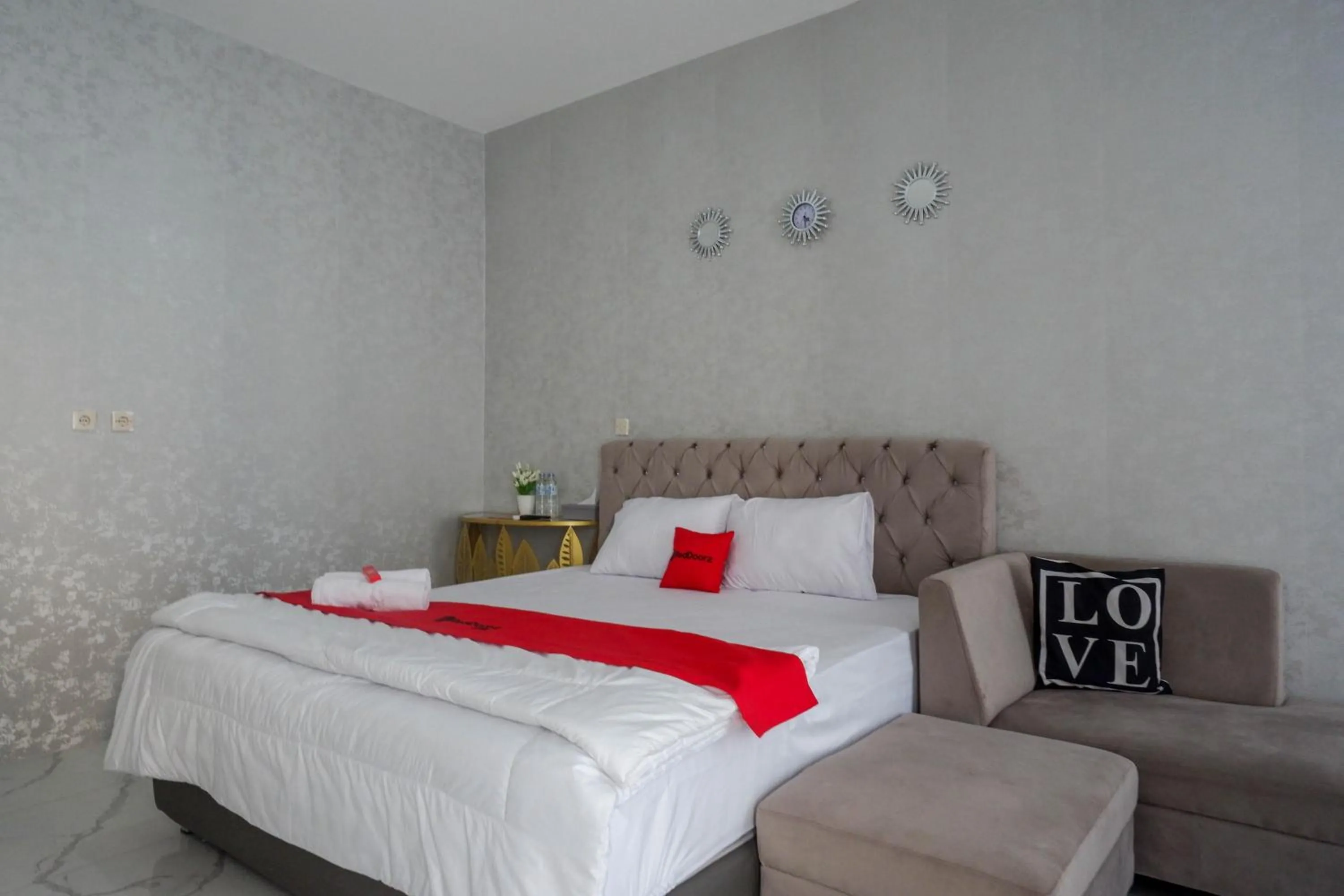 Bedroom, Bed in RedDoorz Syariah near Taruna Nusantara Magelang