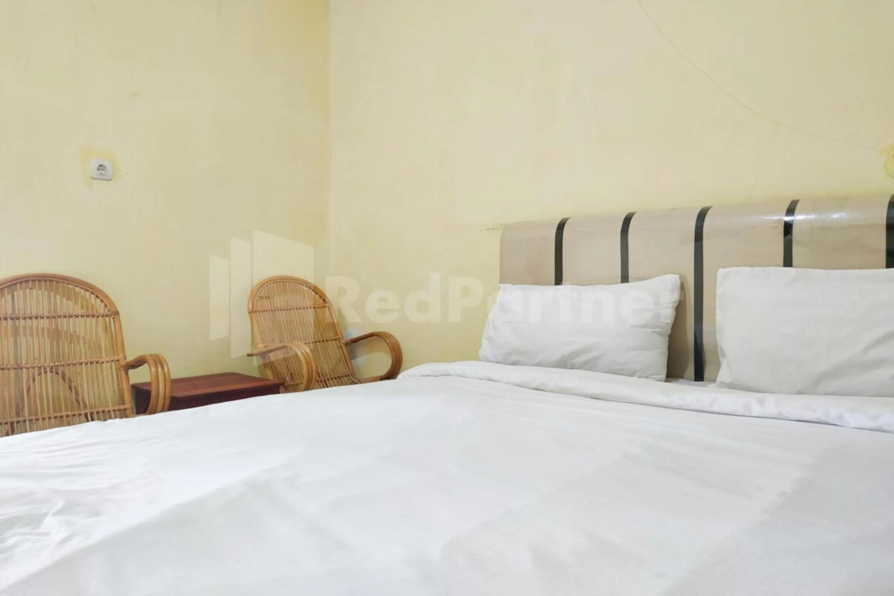 Bed in Ambarita Seaview RedPartner