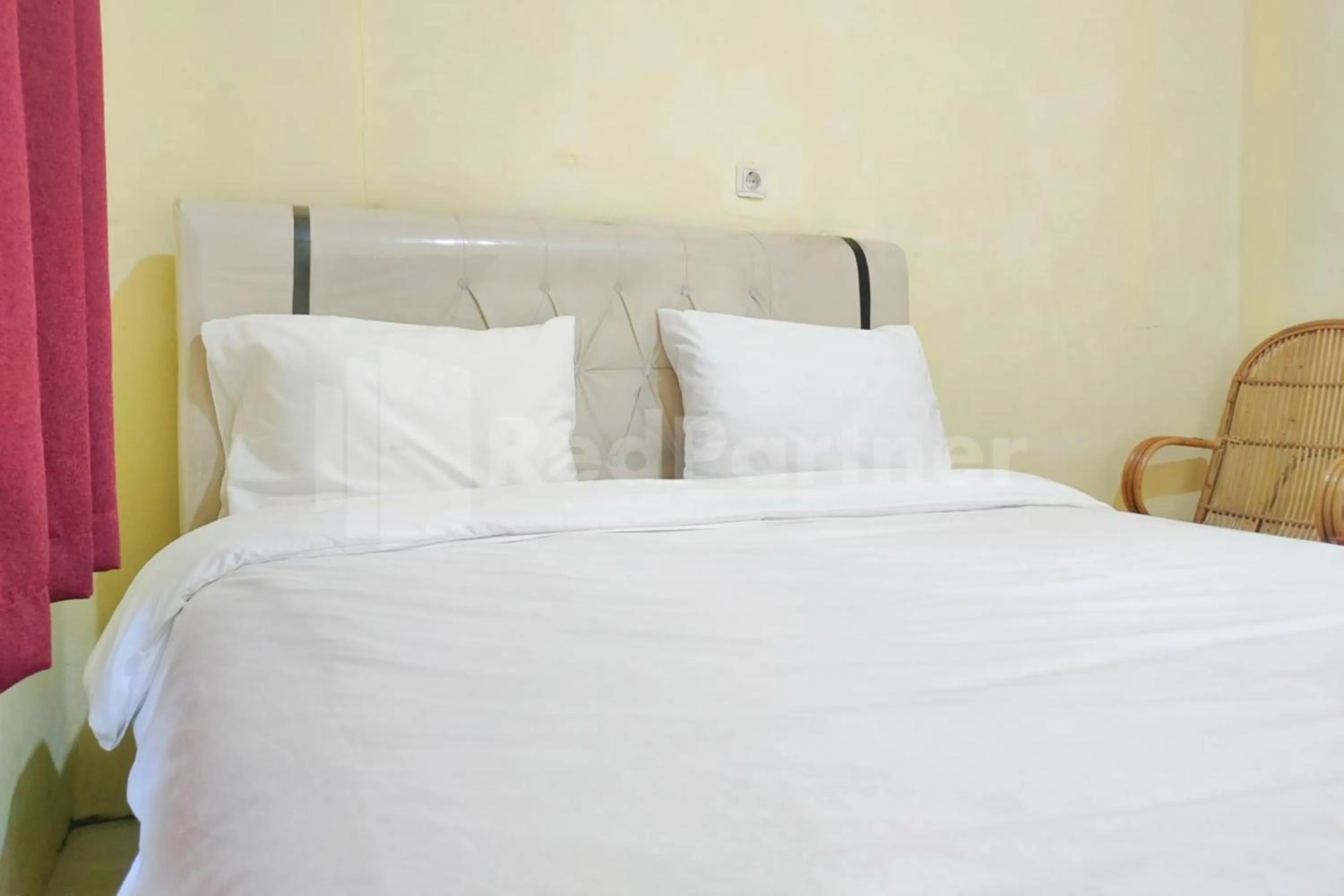 Bed in Ambarita Seaview RedPartner